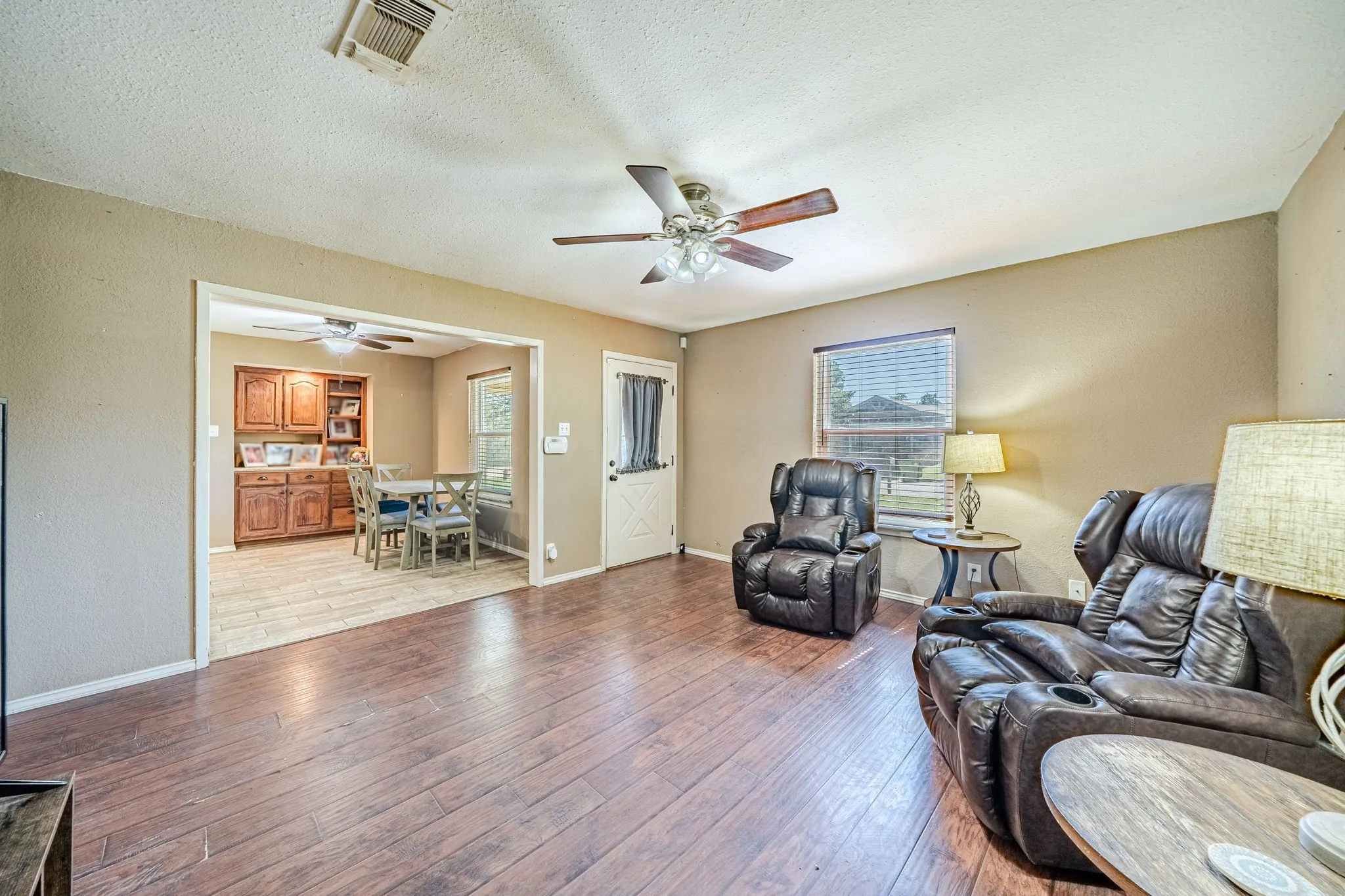 Single Family Residence For Sale in Palo Pinto County , 5211 Laurie Drive, Mineral Wells, Texas 76067, 4 Bedroom, 2 Bathroom, 1 Garage spaces, 1,221 Sqft, built in 1980, mls#21403515, Real Estate Agent in Mineral Wells, Homes For Sale in Palo Pinto county, Homes For Sale in Mineral Wells, Realtor in Mineral Wells Texas, Real Estate Brokerage Independent Realty Texas, Luminita Cordes Realtor
