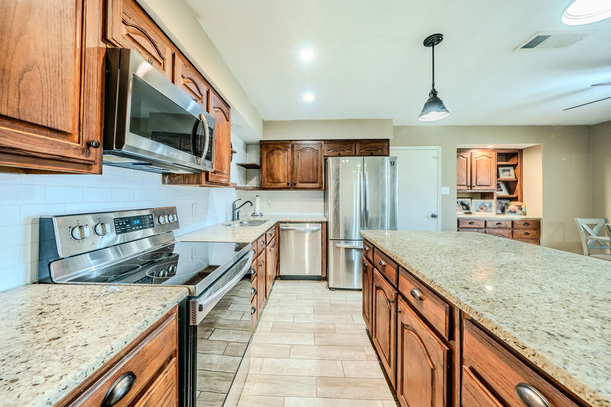 Single Family Residence For Sale in Palo Pinto County , 5211 Laurie Drive, Mineral Wells, Texas 76067, 4 Bedroom, 2 Bathroom, 1 Garage spaces, 1,221 Sqft, built in 1980, mls#21403515, Real Estate Agent in Mineral Wells, Homes For Sale in Palo Pinto county, Homes For Sale in Mineral Wells, Realtor in Mineral Wells Texas, Real Estate Brokerage Independent Realty Texas, Luminita Cordes Realtor
