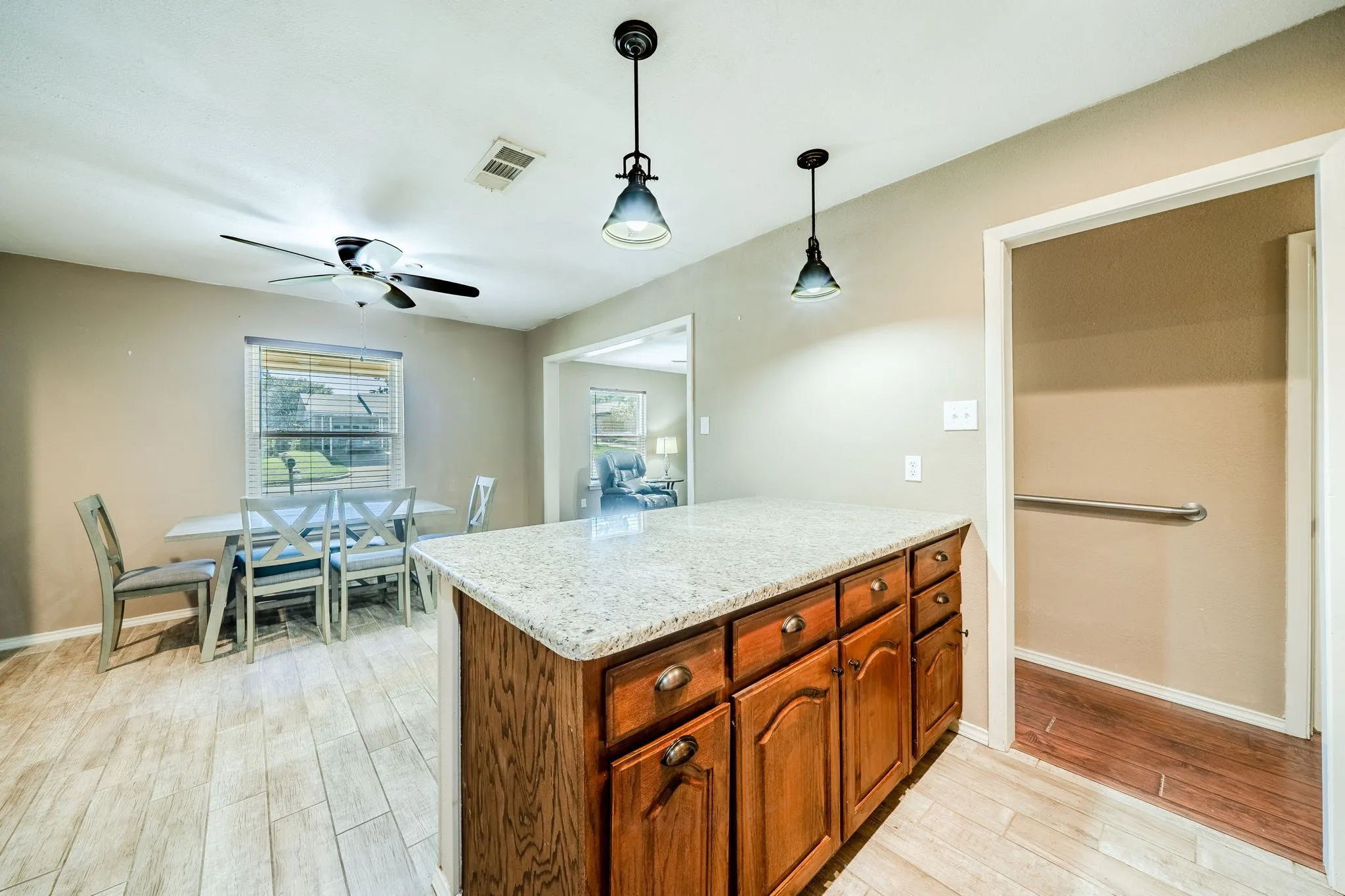 Single Family Residence For Sale in Palo Pinto County , 5211 Laurie Drive, Mineral Wells, Texas 76067, 4 Bedroom, 2 Bathroom, 1 Garage spaces, 1,221 Sqft, built in 1980, mls#21403515, Real Estate Agent in Mineral Wells, Homes For Sale in Palo Pinto county, Homes For Sale in Mineral Wells, Realtor in Mineral Wells Texas, Real Estate Brokerage Independent Realty Texas, Luminita Cordes Realtor