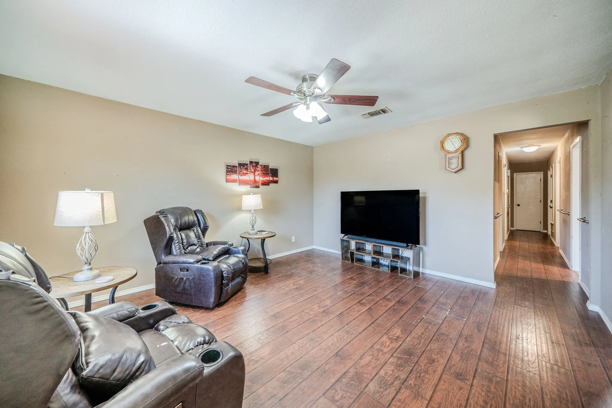 Single Family Residence For Sale in Palo Pinto County , 5211 Laurie Drive, Mineral Wells, Texas 76067, 4 Bedroom, 2 Bathroom, 1 Garage spaces, 1,221 Sqft, built in 1980, mls#21403515, Real Estate Agent in Mineral Wells, Homes For Sale in Palo Pinto county, Homes For Sale in Mineral Wells, Realtor in Mineral Wells Texas, Real Estate Brokerage Independent Realty Texas, Luminita Cordes Realtor