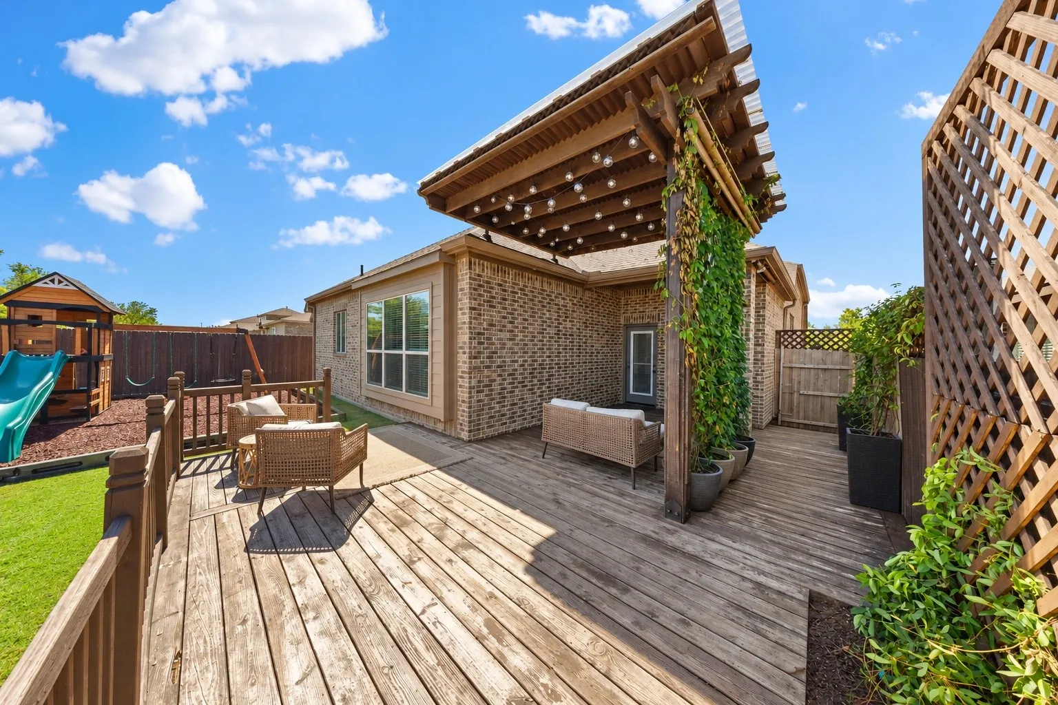 Single Family Residence For Sale in Kaufman County , 3005 Flint Rock Drive, Forney, Texas 75126, 4 Bedroom, 2 Bathroom, Garage spaces, 2,169 Sqft, built in 2015, mls#21403210, Real Estate Agent in Forney, Homes For Sale in Kaufman county, Homes For Sale in Forney, Realtor in Forney Texas, Real Estate Brokerage Independent Realty Texas, Luminita Cordes Realtor