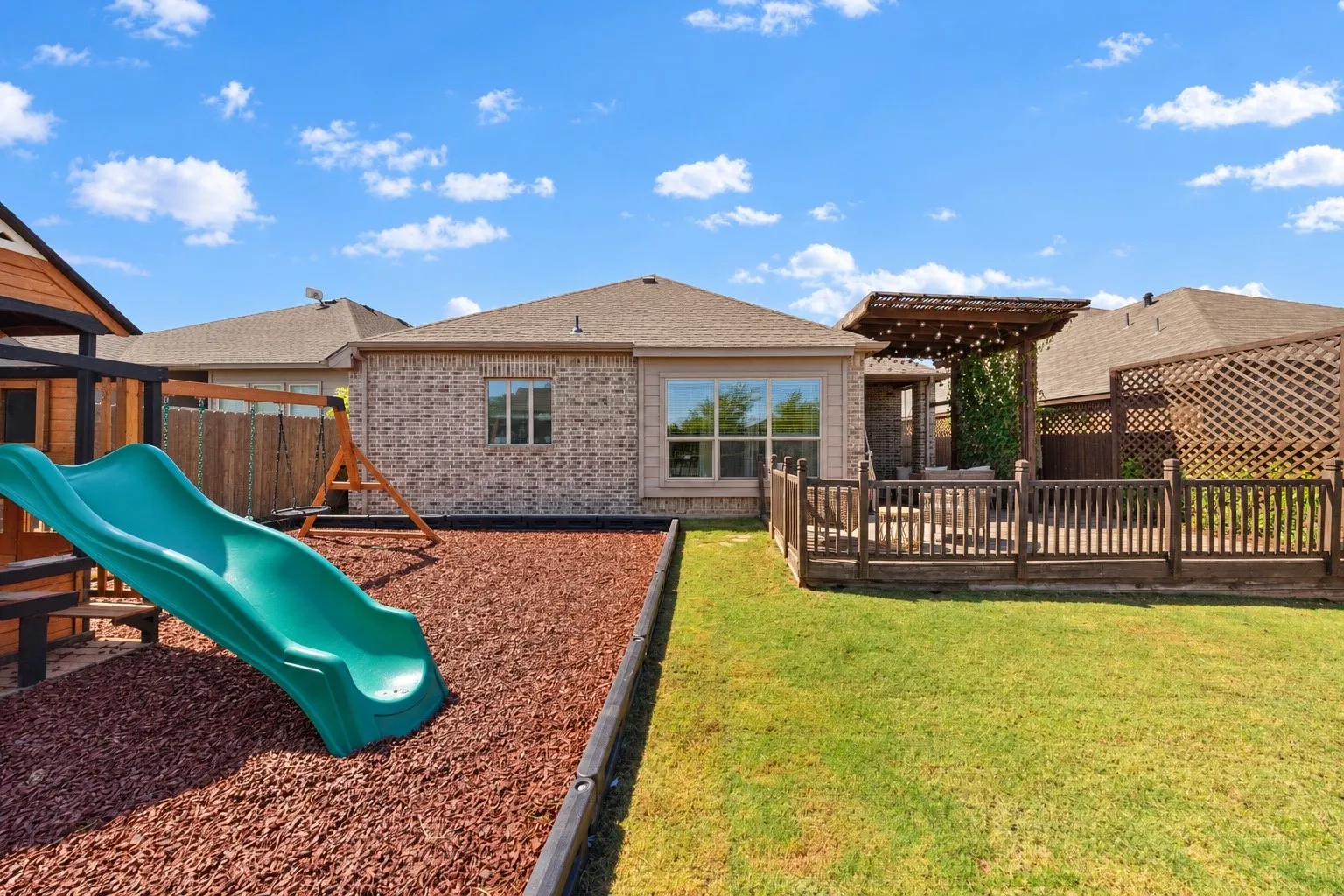 Single Family Residence For Sale in Kaufman County , 3005 Flint Rock Drive, Forney, Texas 75126, 4 Bedroom, 2 Bathroom, Garage spaces, 2,169 Sqft, built in 2015, mls#21403210, Real Estate Agent in Forney, Homes For Sale in Kaufman county, Homes For Sale in Forney, Realtor in Forney Texas, Real Estate Brokerage Independent Realty Texas, Luminita Cordes Realtor