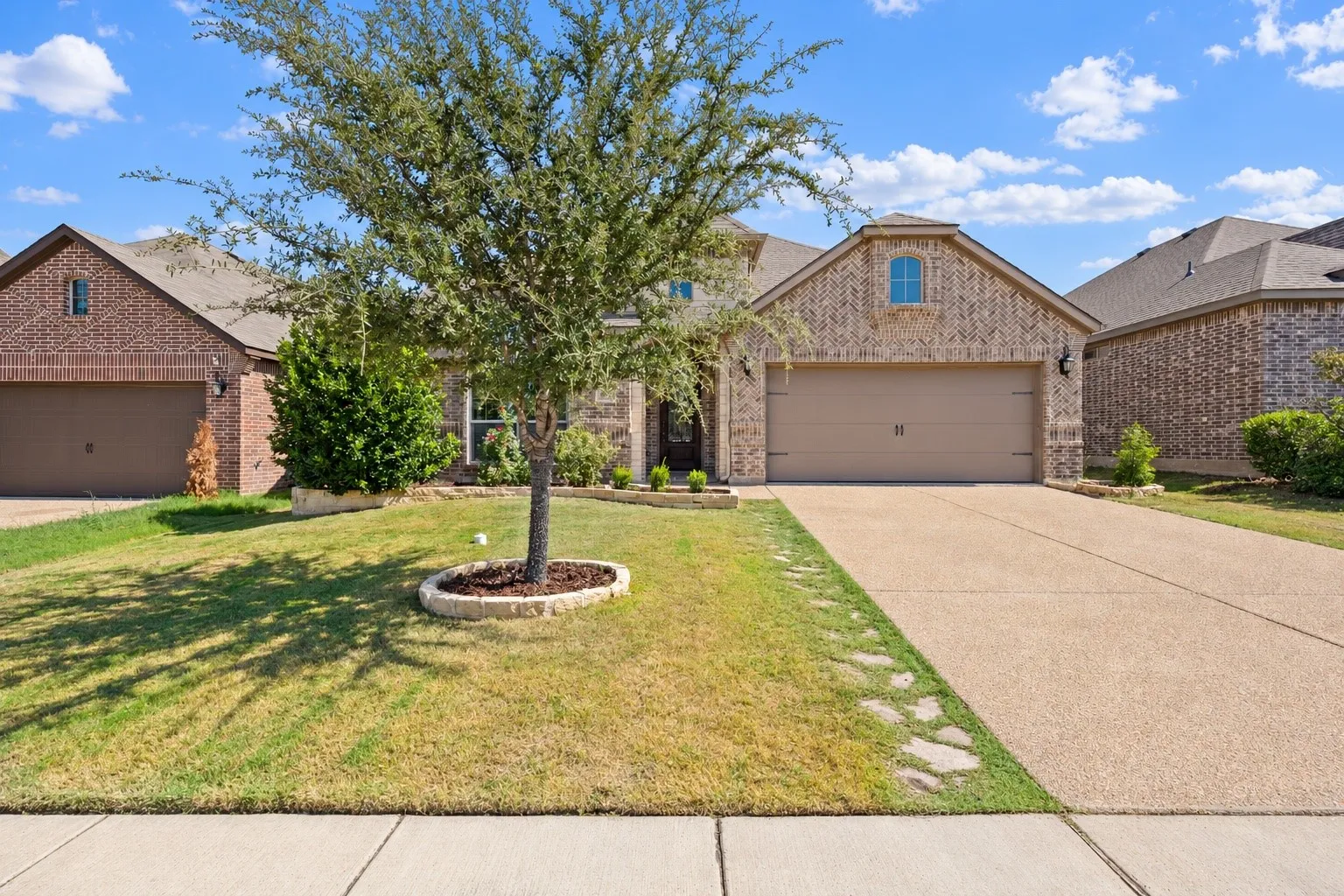 Single Family Residence For Sale in Kaufman County , 3005 Flint Rock Drive, Forney, Texas 75126, 4 Bedroom, 2 Bathroom, Garage spaces, 2,169 Sqft, built in 2015, mls#21403210, Real Estate Agent in Forney, Homes For Sale in Kaufman county, Homes For Sale in Forney, Realtor in Forney Texas, Real Estate Brokerage Independent Realty Texas, Luminita Cordes Realtor