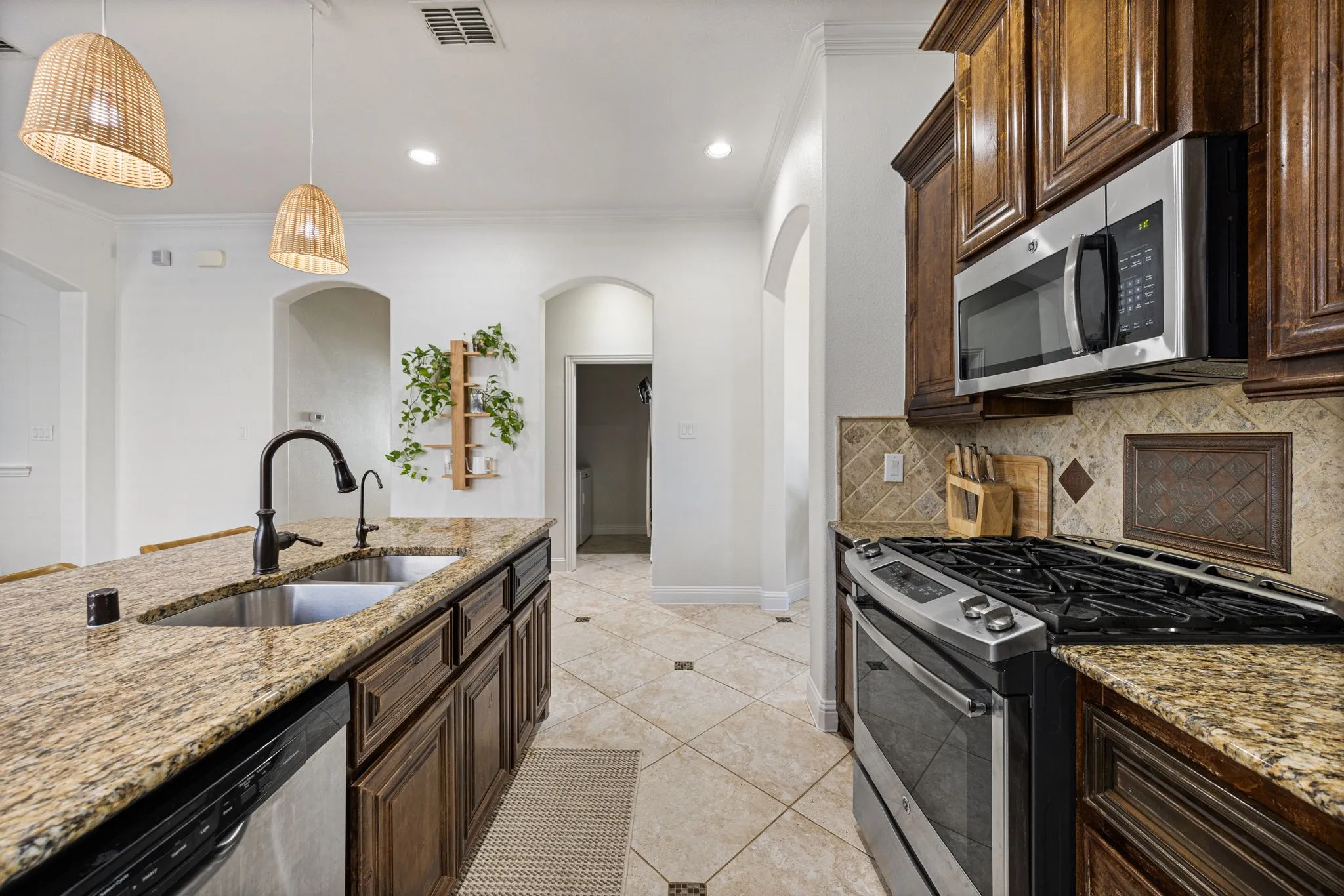 Single Family Residence For Sale in Kaufman County , 3005 Flint Rock Drive, Forney, Texas 75126, 4 Bedroom, 2 Bathroom, Garage spaces, 2,169 Sqft, built in 2015, mls#21403210, Real Estate Agent in Forney, Homes For Sale in Kaufman county, Homes For Sale in Forney, Realtor in Forney Texas, Real Estate Brokerage Independent Realty Texas, Luminita Cordes Realtor