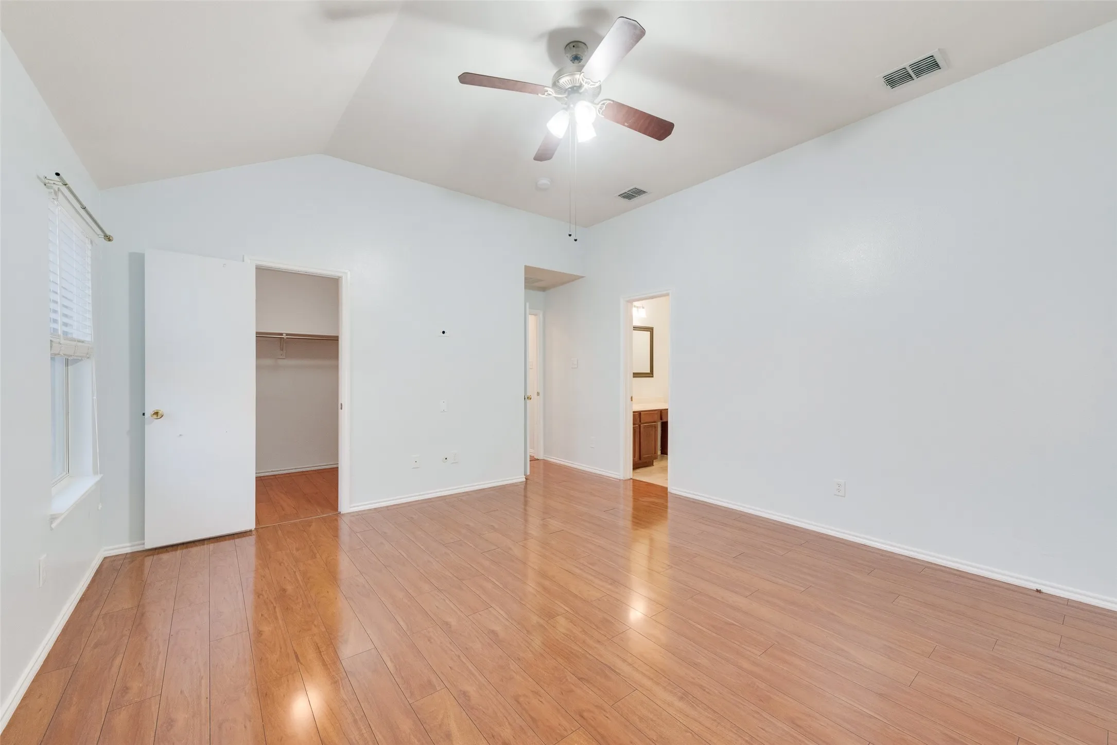 Single Family Residence For Rent in Dallas County , 3315 Choir Street, Dallas, Texas 75237, 3 Bedroom, 2 Bathroom, 2 Garage spaces, 1,517 Sqft, built in 2004, mls#21406669, Real Estate Agent in Dallas, Homes For Rent in Dallas county, Homes For Rent in Dallas, Realtor in Dallas Texas, Real Estate Brokerage Independent Realty Texas, Luminita Cordes Realtor