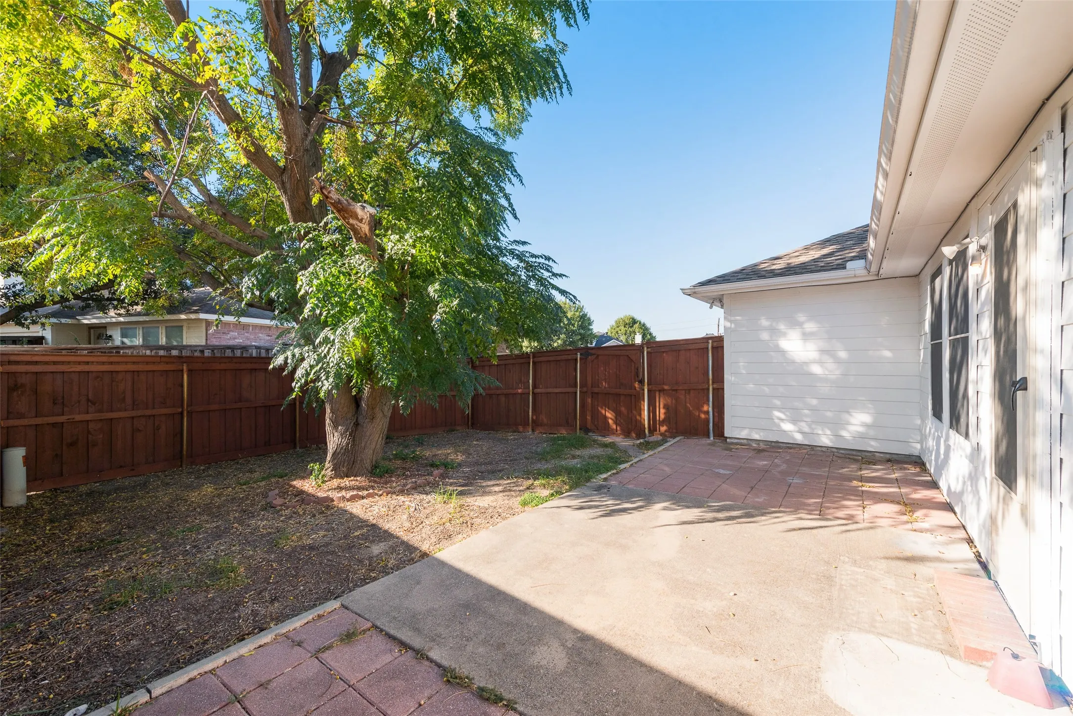 Single Family Residence For Rent in Dallas County , 3315 Choir Street, Dallas, Texas 75237, 3 Bedroom, 2 Bathroom, 2 Garage spaces, 1,517 Sqft, built in 2004, mls#21406669, Real Estate Agent in Dallas, Homes For Rent in Dallas county, Homes For Rent in Dallas, Realtor in Dallas Texas, Real Estate Brokerage Independent Realty Texas, Luminita Cordes Realtor