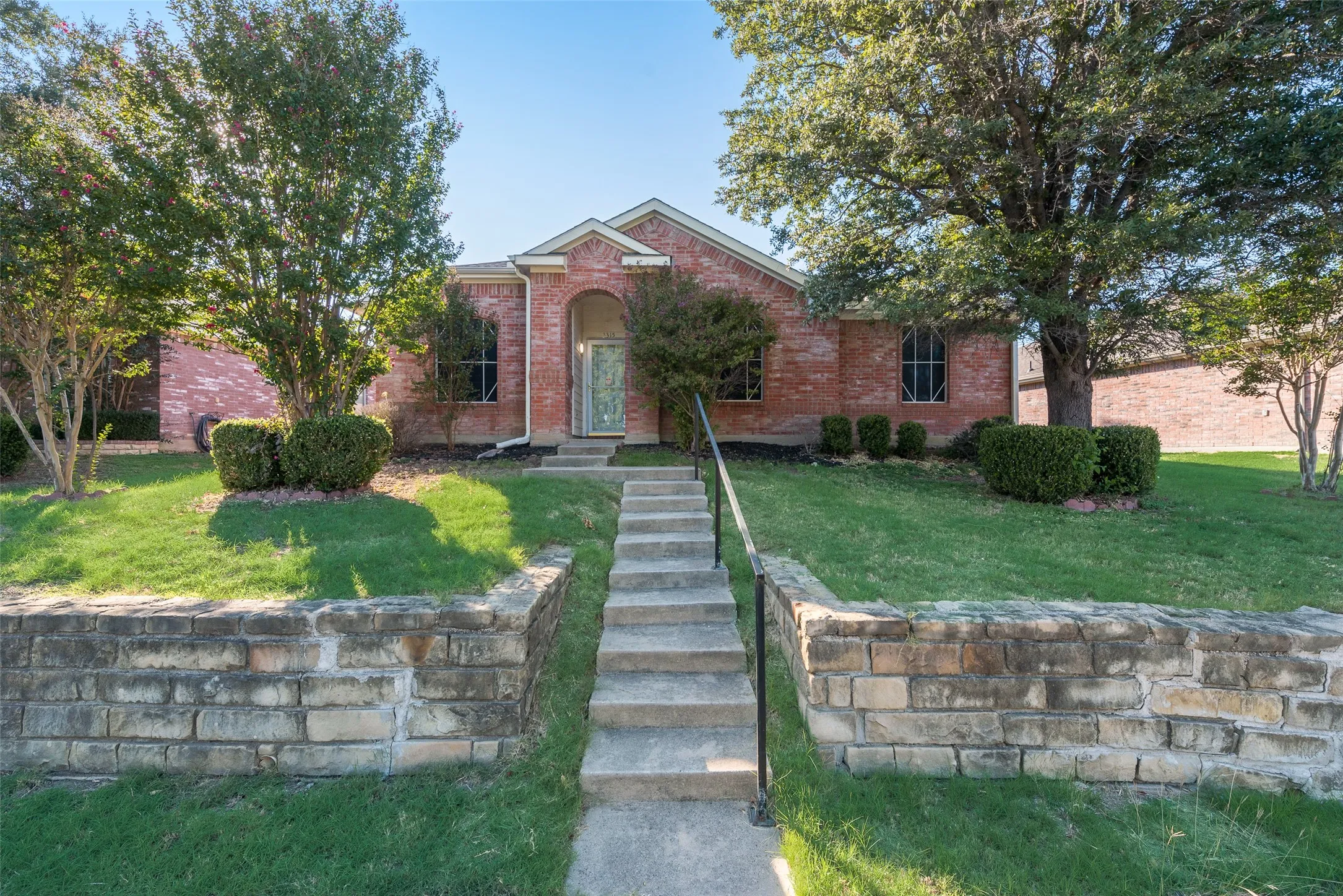 Single Family Residence For Rent in Dallas County , 3315 Choir Street, Dallas, Texas 75237, 3 Bedroom, 2 Bathroom, 2 Garage spaces, 1,517 Sqft, built in 2004, mls#21406669, Real Estate Agent in Dallas, Homes For Rent in Dallas county, Homes For Rent in Dallas, Realtor in Dallas Texas, Real Estate Brokerage Independent Realty Texas, Luminita Cordes Realtor