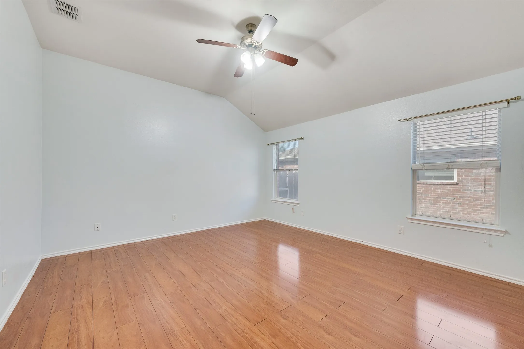 Single Family Residence For Rent in Dallas County , 3315 Choir Street, Dallas, Texas 75237, 3 Bedroom, 2 Bathroom, 2 Garage spaces, 1,517 Sqft, built in 2004, mls#21406669, Real Estate Agent in Dallas, Homes For Rent in Dallas county, Homes For Rent in Dallas, Realtor in Dallas Texas, Real Estate Brokerage Independent Realty Texas, Luminita Cordes Realtor