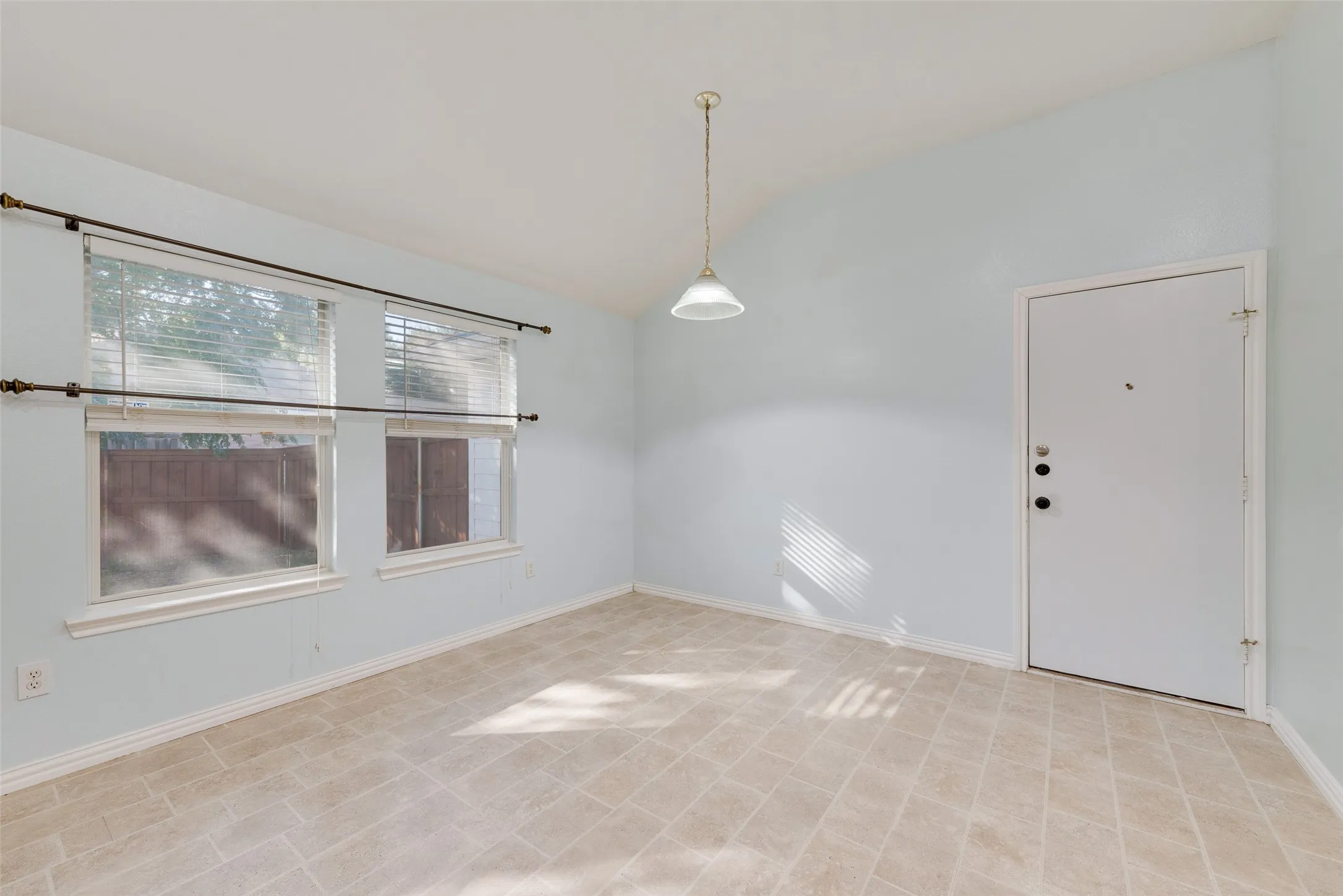 Single Family Residence For Rent in Dallas County , 3315 Choir Street, Dallas, Texas 75237, 3 Bedroom, 2 Bathroom, 2 Garage spaces, 1,517 Sqft, built in 2004, mls#21406669, Real Estate Agent in Dallas, Homes For Rent in Dallas county, Homes For Rent in Dallas, Realtor in Dallas Texas, Real Estate Brokerage Independent Realty Texas, Luminita Cordes Realtor