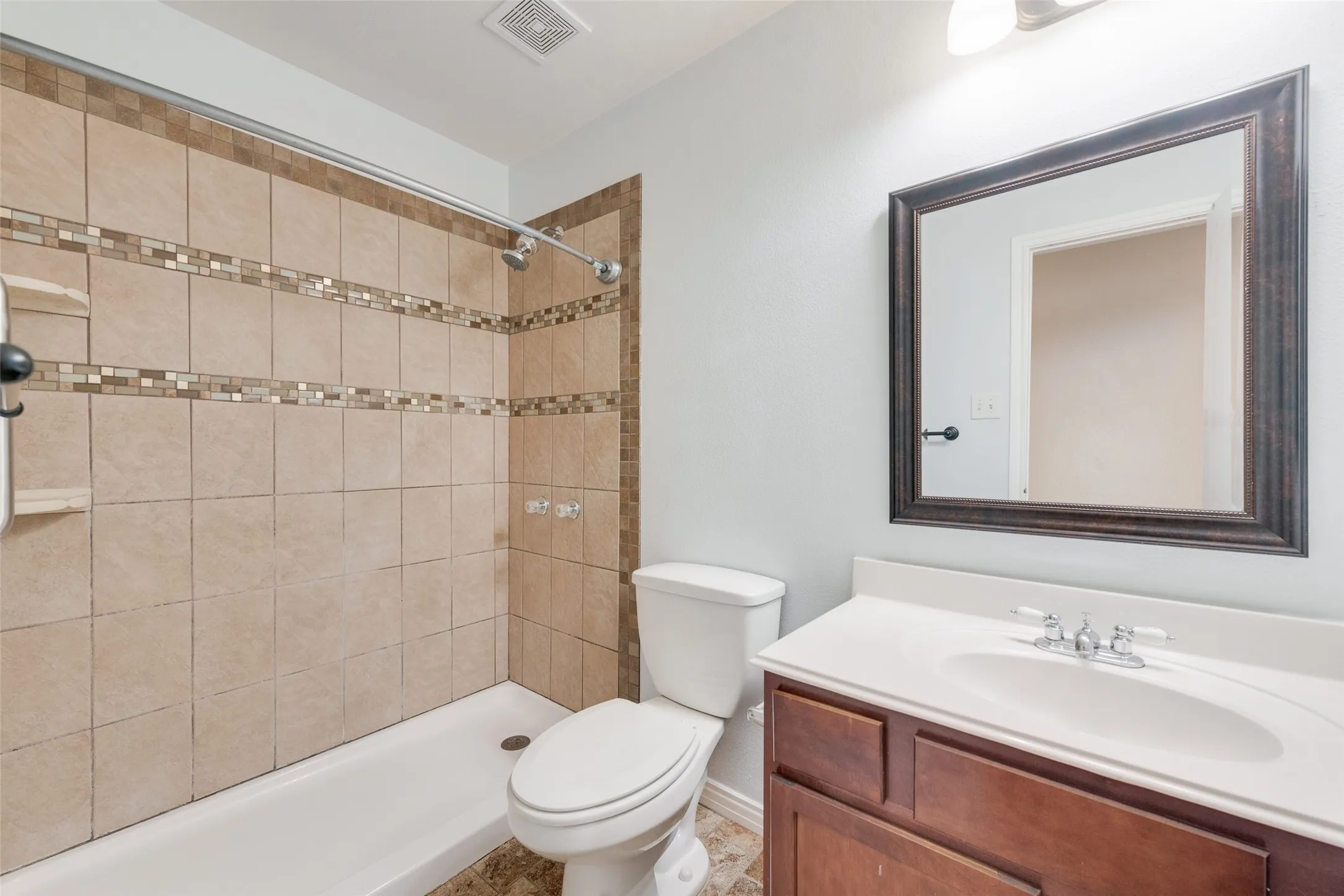 Single Family Residence For Rent in Dallas County , 3315 Choir Street, Dallas, Texas 75237, 3 Bedroom, 2 Bathroom, 2 Garage spaces, 1,517 Sqft, built in 2004, mls#21406669, Real Estate Agent in Dallas, Homes For Rent in Dallas county, Homes For Rent in Dallas, Realtor in Dallas Texas, Real Estate Brokerage Independent Realty Texas, Luminita Cordes Realtor