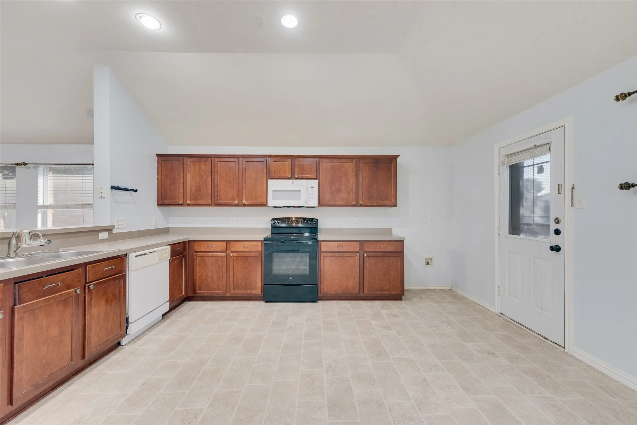 Single Family Residence For Rent in Dallas County , 3315 Choir Street, Dallas, Texas 75237, 3 Bedroom, 2 Bathroom, 2 Garage spaces, 1,517 Sqft, built in 2004, mls#21406669, Real Estate Agent in Dallas, Homes For Rent in Dallas county, Homes For Rent in Dallas, Realtor in Dallas Texas, Real Estate Brokerage Independent Realty Texas, Luminita Cordes Realtor