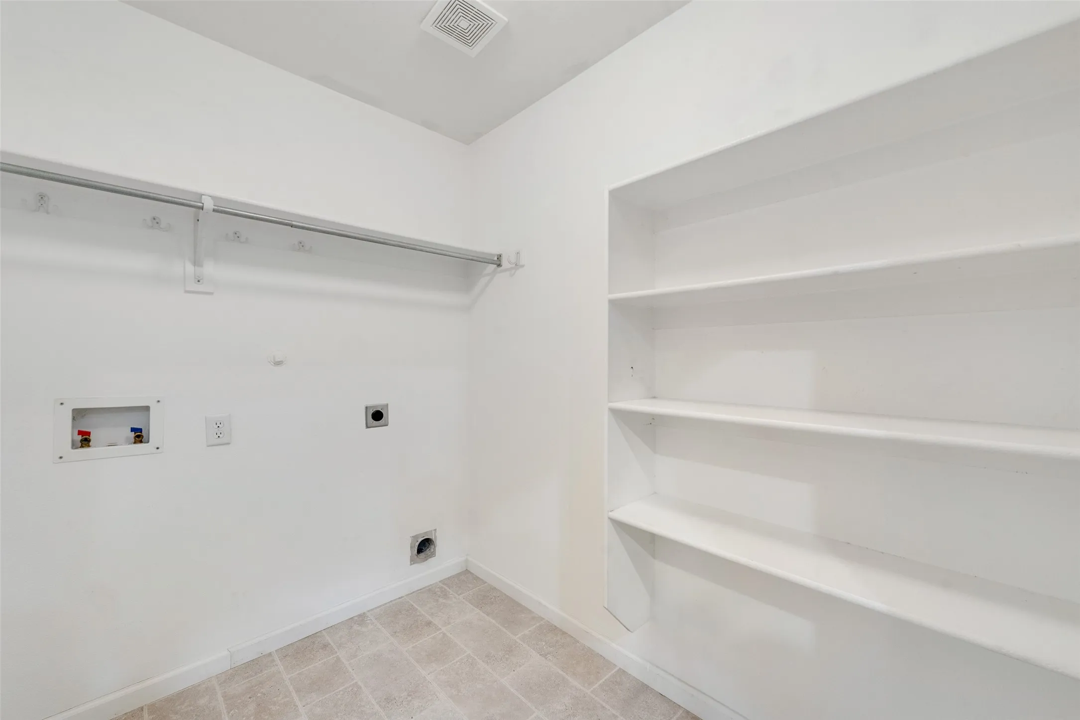 Single Family Residence For Rent in Dallas County , 3315 Choir Street, Dallas, Texas 75237, 3 Bedroom, 2 Bathroom, 2 Garage spaces, 1,517 Sqft, built in 2004, mls#21406669, Real Estate Agent in Dallas, Homes For Rent in Dallas county, Homes For Rent in Dallas, Realtor in Dallas Texas, Real Estate Brokerage Independent Realty Texas, Luminita Cordes Realtor