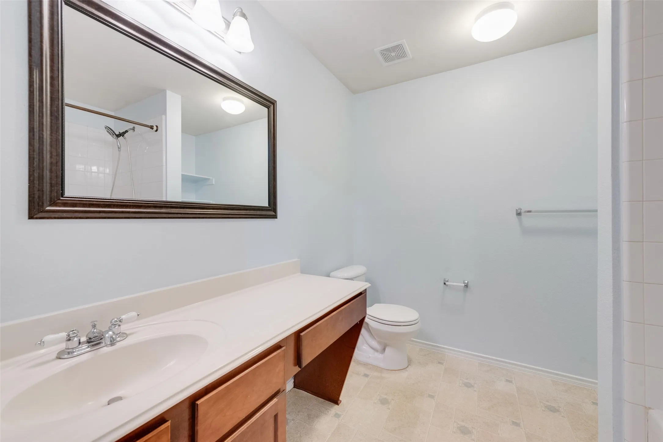 Single Family Residence For Rent in Dallas County , 3315 Choir Street, Dallas, Texas 75237, 3 Bedroom, 2 Bathroom, 2 Garage spaces, 1,517 Sqft, built in 2004, mls#21406669, Real Estate Agent in Dallas, Homes For Rent in Dallas county, Homes For Rent in Dallas, Realtor in Dallas Texas, Real Estate Brokerage Independent Realty Texas, Luminita Cordes Realtor