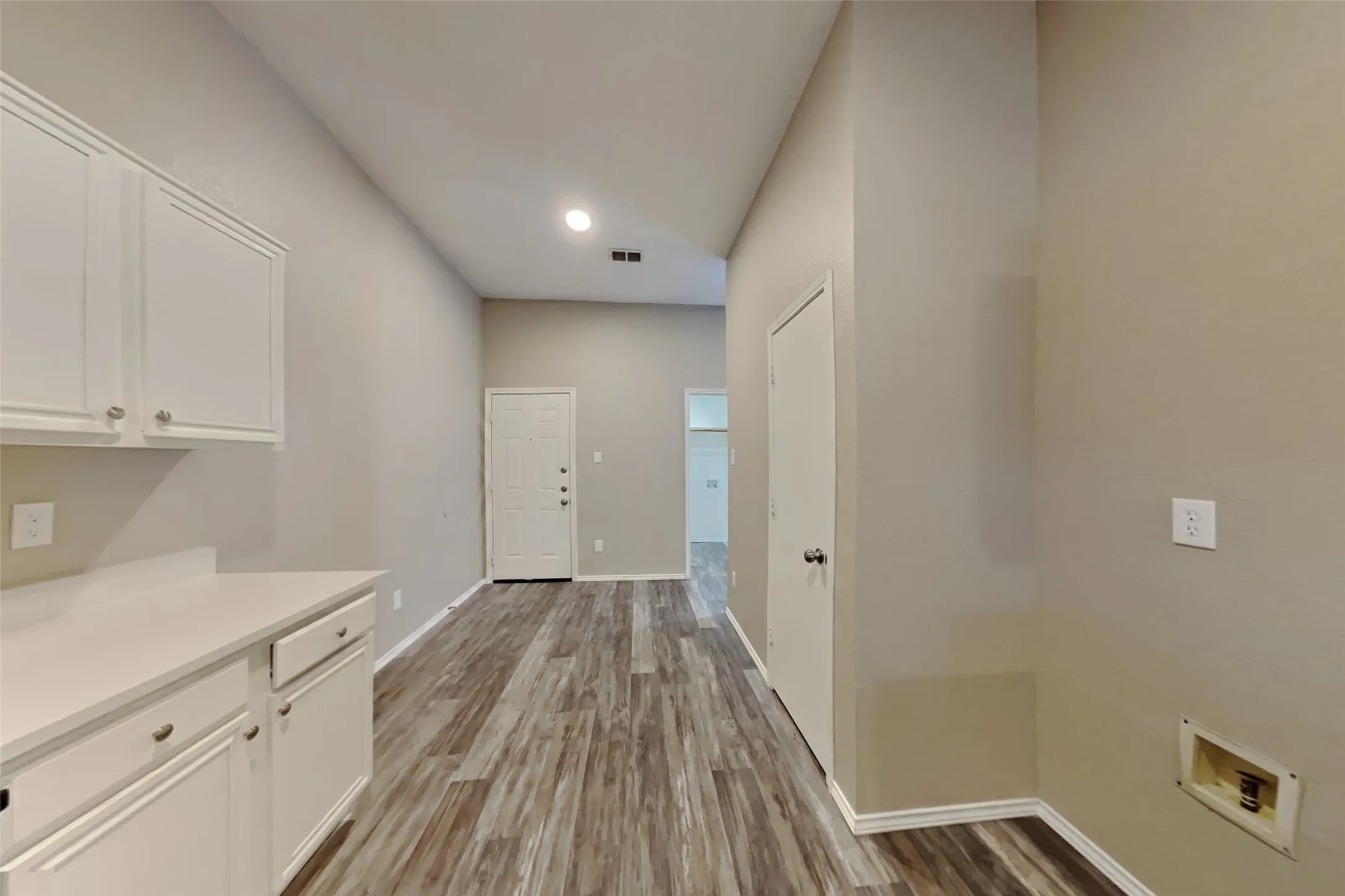 Single Family Residence For Rent in Johnson County , 845 Beaver Creek Drive, Burleson, Texas 76028, 4 Bedroom, 2 Bathroom, 2 Garage spaces, 1,929 Sqft, built in 2000, mls#21406673, Real Estate Agent in Burleson, Homes For Rent in Johnson county, Homes For Rent in Burleson, Realtor in Burleson Texas, Real Estate Brokerage Independent Realty Texas, Luminita Cordes Realtor