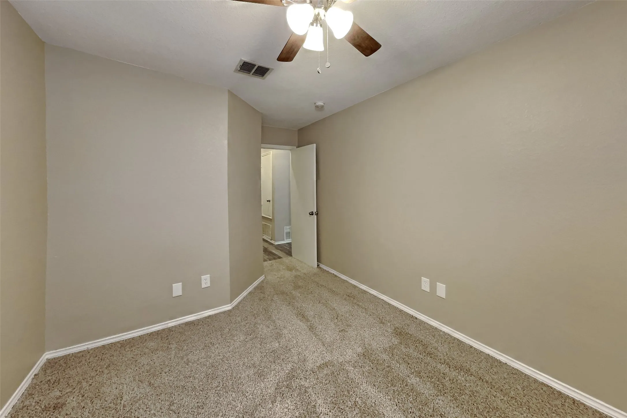 Single Family Residence For Rent in Johnson County , 845 Beaver Creek Drive, Burleson, Texas 76028, 4 Bedroom, 2 Bathroom, 2 Garage spaces, 1,929 Sqft, built in 2000, mls#21406673, Real Estate Agent in Burleson, Homes For Rent in Johnson county, Homes For Rent in Burleson, Realtor in Burleson Texas, Real Estate Brokerage Independent Realty Texas, Luminita Cordes Realtor