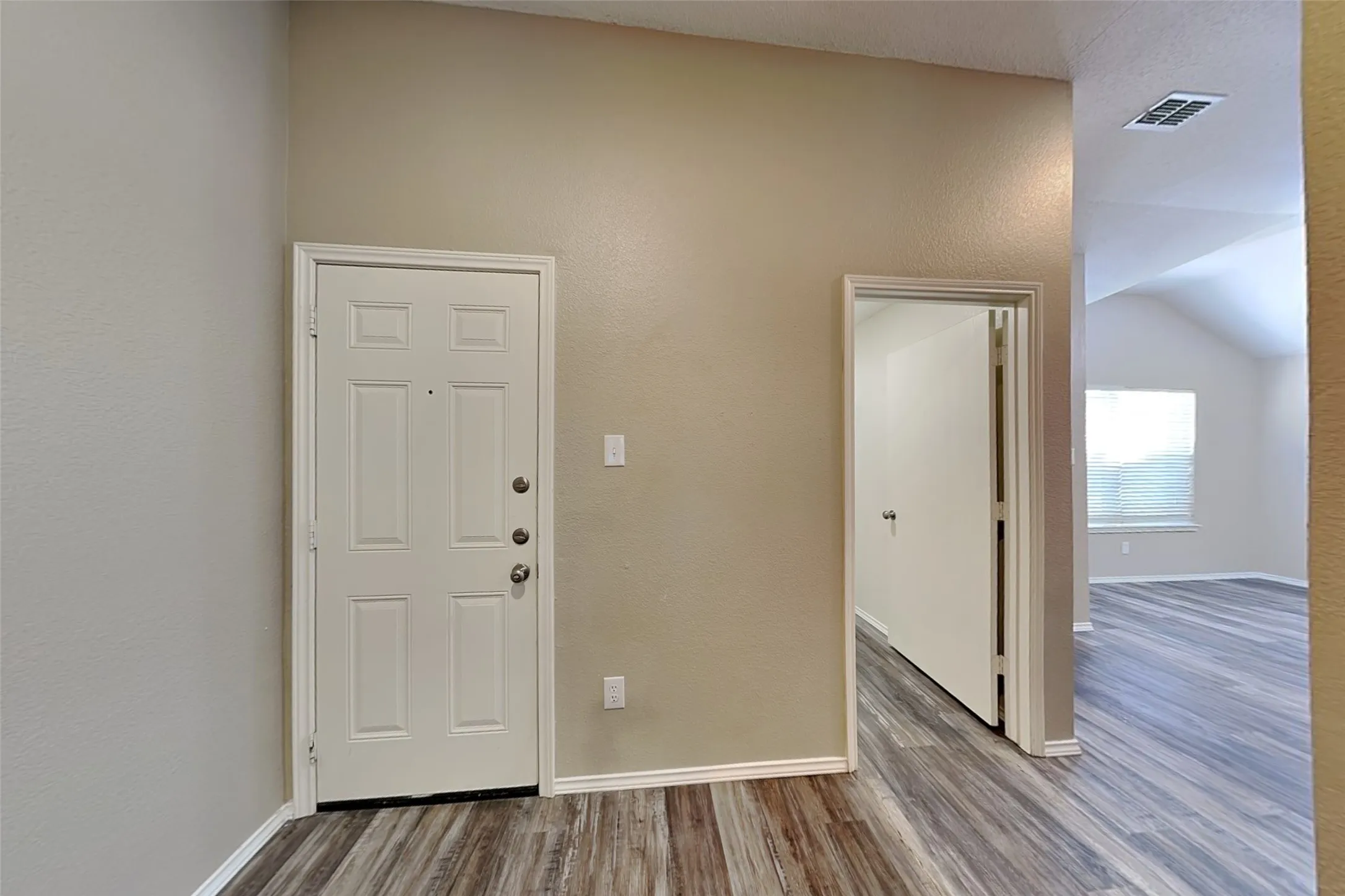 Single Family Residence For Rent in Johnson County , 845 Beaver Creek Drive, Burleson, Texas 76028, 4 Bedroom, 2 Bathroom, 2 Garage spaces, 1,929 Sqft, built in 2000, mls#21406673, Real Estate Agent in Burleson, Homes For Rent in Johnson county, Homes For Rent in Burleson, Realtor in Burleson Texas, Real Estate Brokerage Independent Realty Texas, Luminita Cordes Realtor