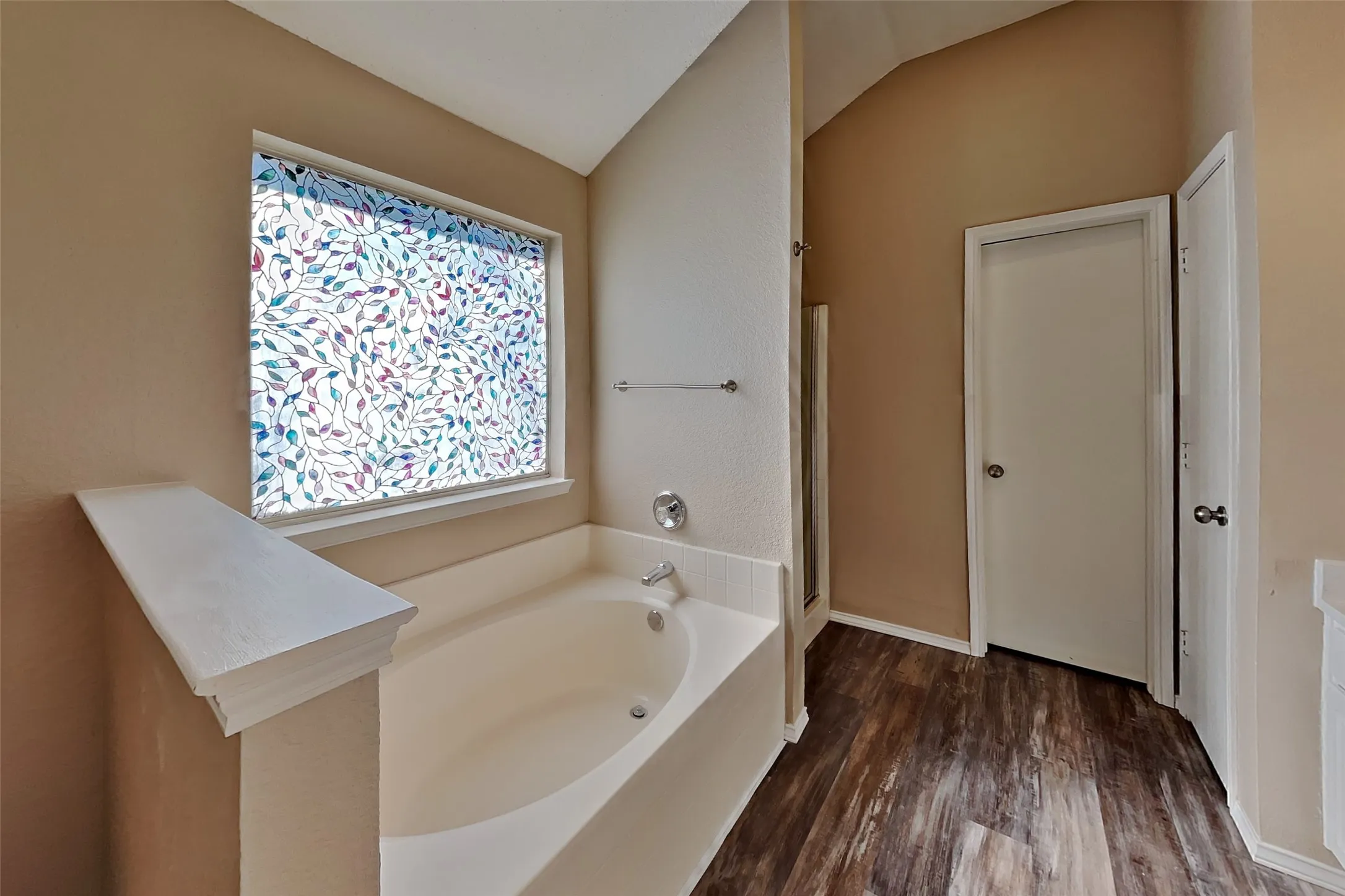 Single Family Residence For Rent in Johnson County , 845 Beaver Creek Drive, Burleson, Texas 76028, 4 Bedroom, 2 Bathroom, 2 Garage spaces, 1,929 Sqft, built in 2000, mls#21406673, Real Estate Agent in Burleson, Homes For Rent in Johnson county, Homes For Rent in Burleson, Realtor in Burleson Texas, Real Estate Brokerage Independent Realty Texas, Luminita Cordes Realtor