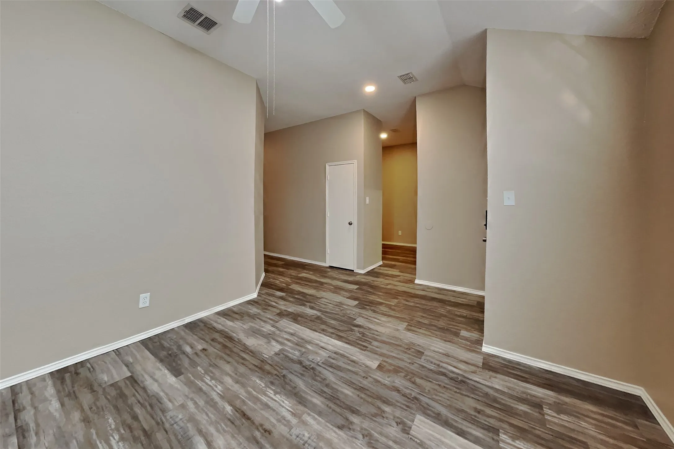 Single Family Residence For Rent in Johnson County , 845 Beaver Creek Drive, Burleson, Texas 76028, 4 Bedroom, 2 Bathroom, 2 Garage spaces, 1,929 Sqft, built in 2000, mls#21406673, Real Estate Agent in Burleson, Homes For Rent in Johnson county, Homes For Rent in Burleson, Realtor in Burleson Texas, Real Estate Brokerage Independent Realty Texas, Luminita Cordes Realtor