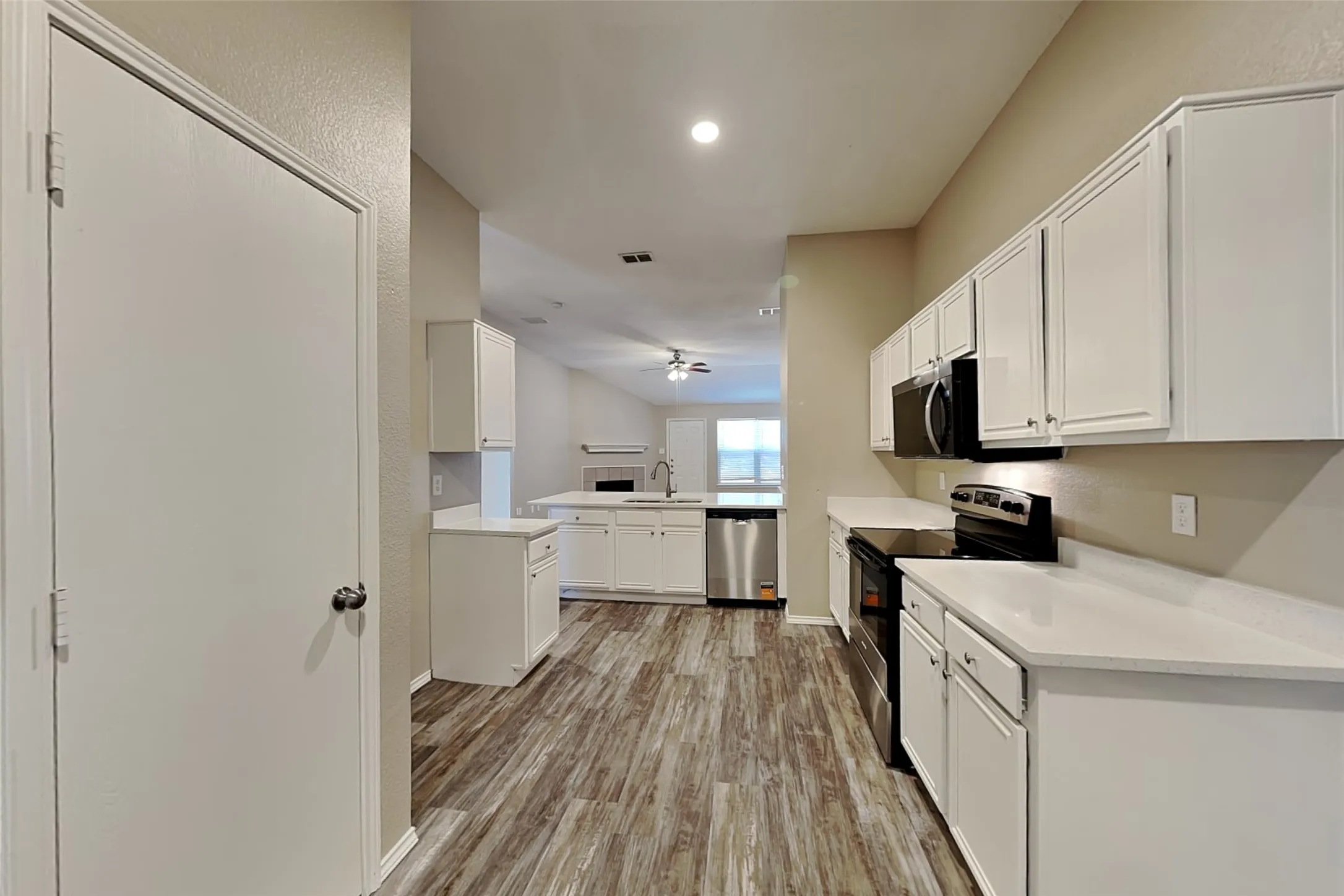Single Family Residence For Rent in Johnson County , 845 Beaver Creek Drive, Burleson, Texas 76028, 4 Bedroom, 2 Bathroom, 2 Garage spaces, 1,929 Sqft, built in 2000, mls#21406673, Real Estate Agent in Burleson, Homes For Rent in Johnson county, Homes For Rent in Burleson, Realtor in Burleson Texas, Real Estate Brokerage Independent Realty Texas, Luminita Cordes Realtor