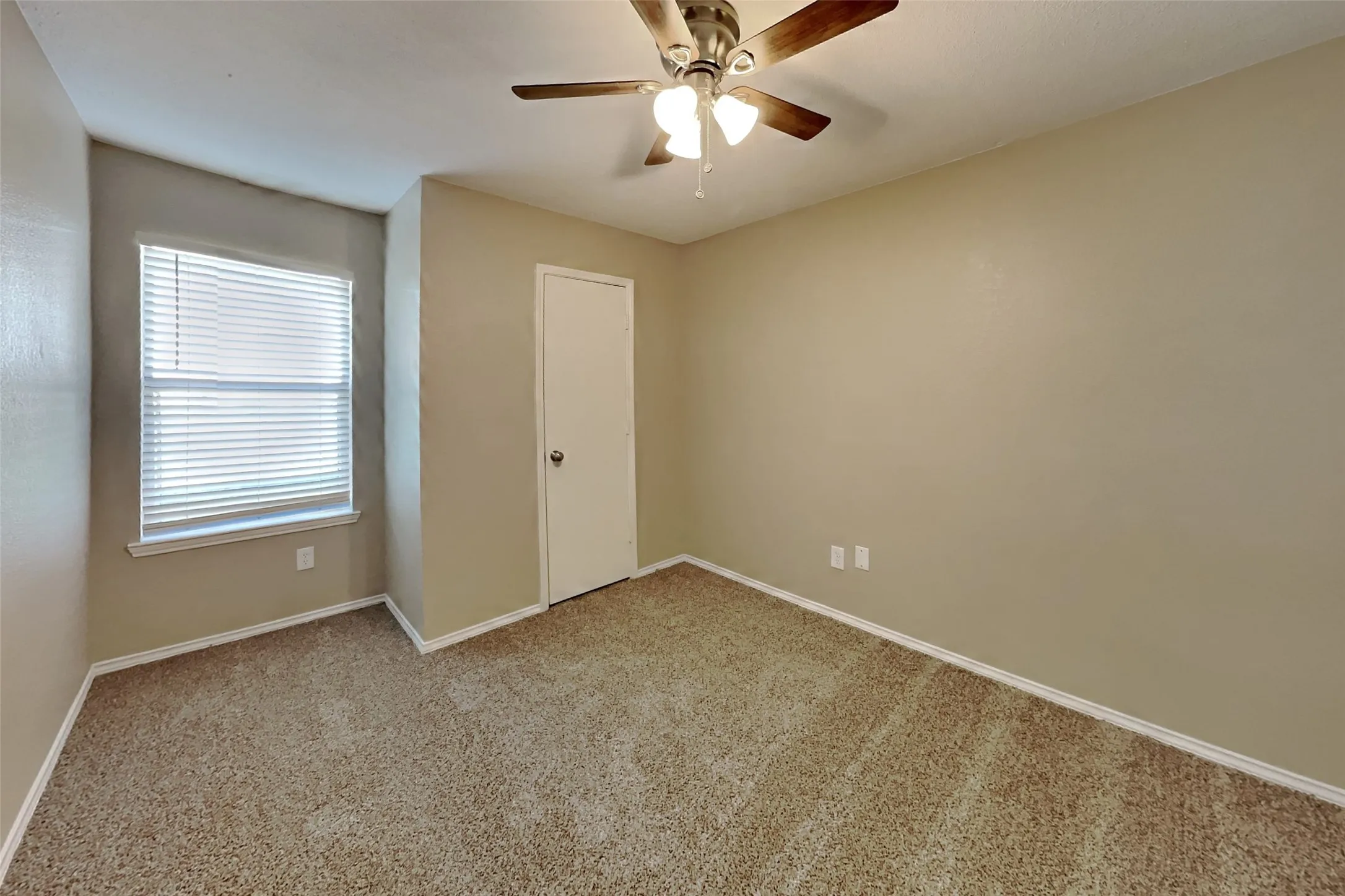 Single Family Residence For Rent in Johnson County , 845 Beaver Creek Drive, Burleson, Texas 76028, 4 Bedroom, 2 Bathroom, 2 Garage spaces, 1,929 Sqft, built in 2000, mls#21406673, Real Estate Agent in Burleson, Homes For Rent in Johnson county, Homes For Rent in Burleson, Realtor in Burleson Texas, Real Estate Brokerage Independent Realty Texas, Luminita Cordes Realtor