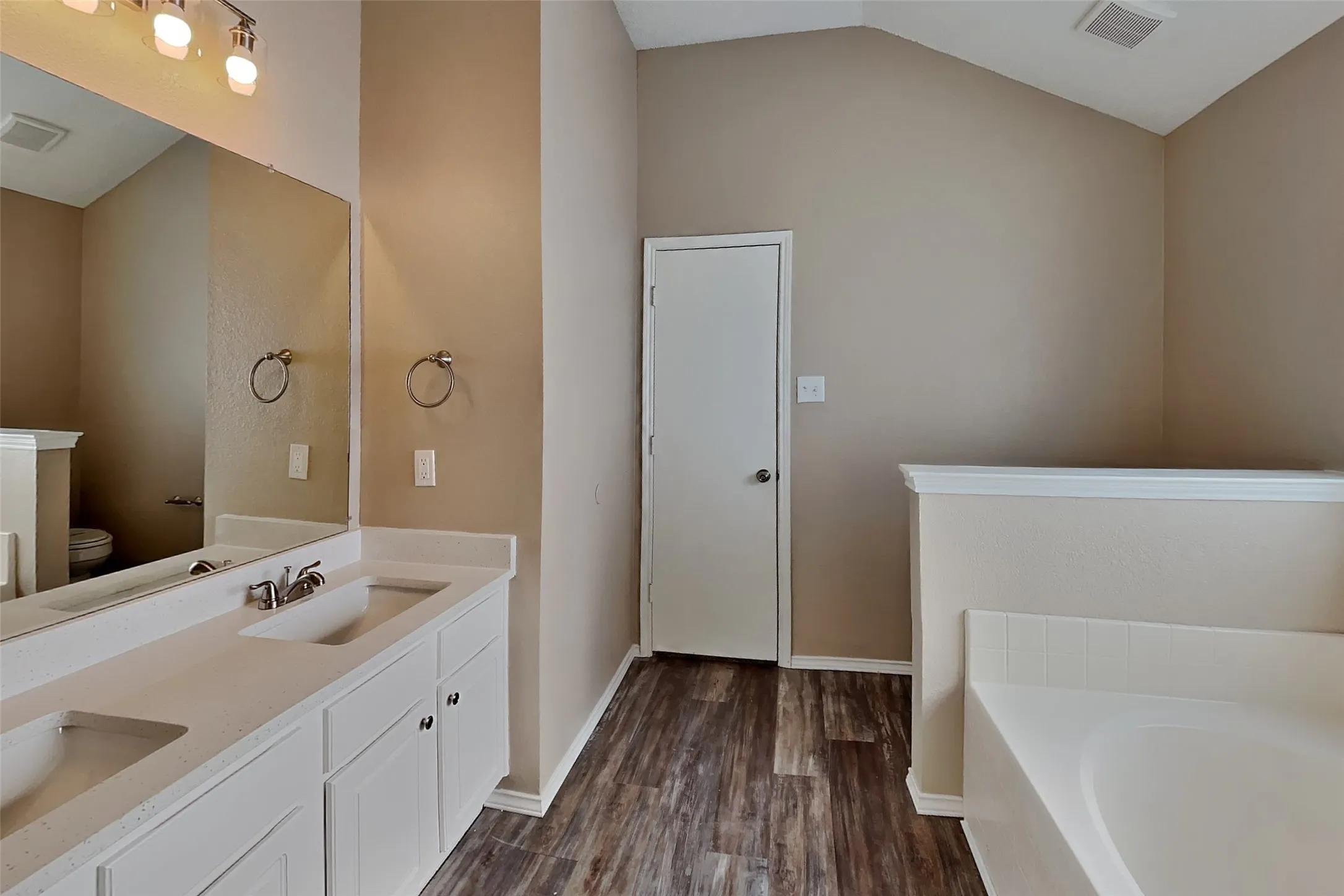 Single Family Residence For Rent in Johnson County , 845 Beaver Creek Drive, Burleson, Texas 76028, 4 Bedroom, 2 Bathroom, 2 Garage spaces, 1,929 Sqft, built in 2000, mls#21406673, Real Estate Agent in Burleson, Homes For Rent in Johnson county, Homes For Rent in Burleson, Realtor in Burleson Texas, Real Estate Brokerage Independent Realty Texas, Luminita Cordes Realtor