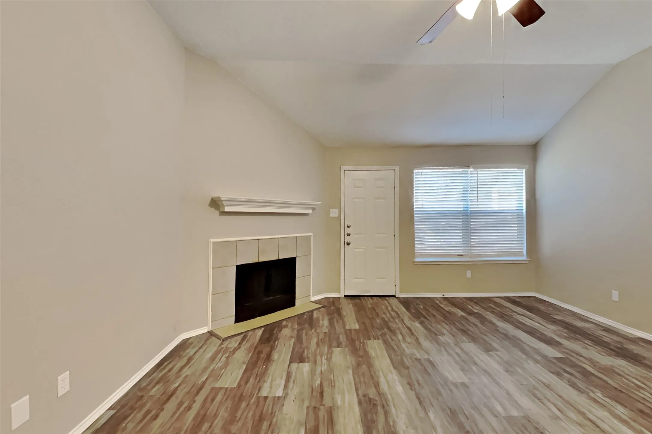 Single Family Residence For Rent in Johnson County , 845 Beaver Creek Drive, Burleson, Texas 76028, 4 Bedroom, 2 Bathroom, 2 Garage spaces, 1,929 Sqft, built in 2000, mls#21406673, Real Estate Agent in Burleson, Homes For Rent in Johnson county, Homes For Rent in Burleson, Realtor in Burleson Texas, Real Estate Brokerage Independent Realty Texas, Luminita Cordes Realtor