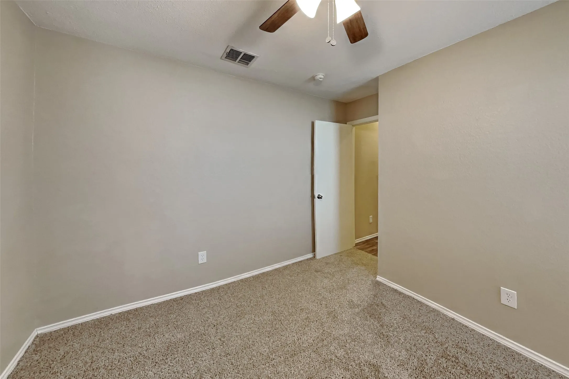 Single Family Residence For Rent in Johnson County , 845 Beaver Creek Drive, Burleson, Texas 76028, 4 Bedroom, 2 Bathroom, 2 Garage spaces, 1,929 Sqft, built in 2000, mls#21406673, Real Estate Agent in Burleson, Homes For Rent in Johnson county, Homes For Rent in Burleson, Realtor in Burleson Texas, Real Estate Brokerage Independent Realty Texas, Luminita Cordes Realtor