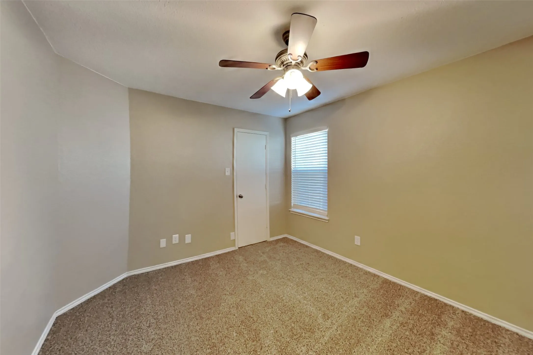 Single Family Residence For Rent in Johnson County , 845 Beaver Creek Drive, Burleson, Texas 76028, 4 Bedroom, 2 Bathroom, 2 Garage spaces, 1,929 Sqft, built in 2000, mls#21406673, Real Estate Agent in Burleson, Homes For Rent in Johnson county, Homes For Rent in Burleson, Realtor in Burleson Texas, Real Estate Brokerage Independent Realty Texas, Luminita Cordes Realtor