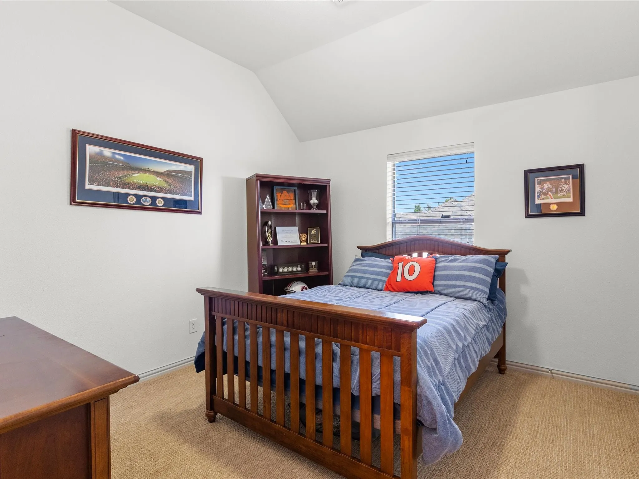 Secondary upstairs bedroom