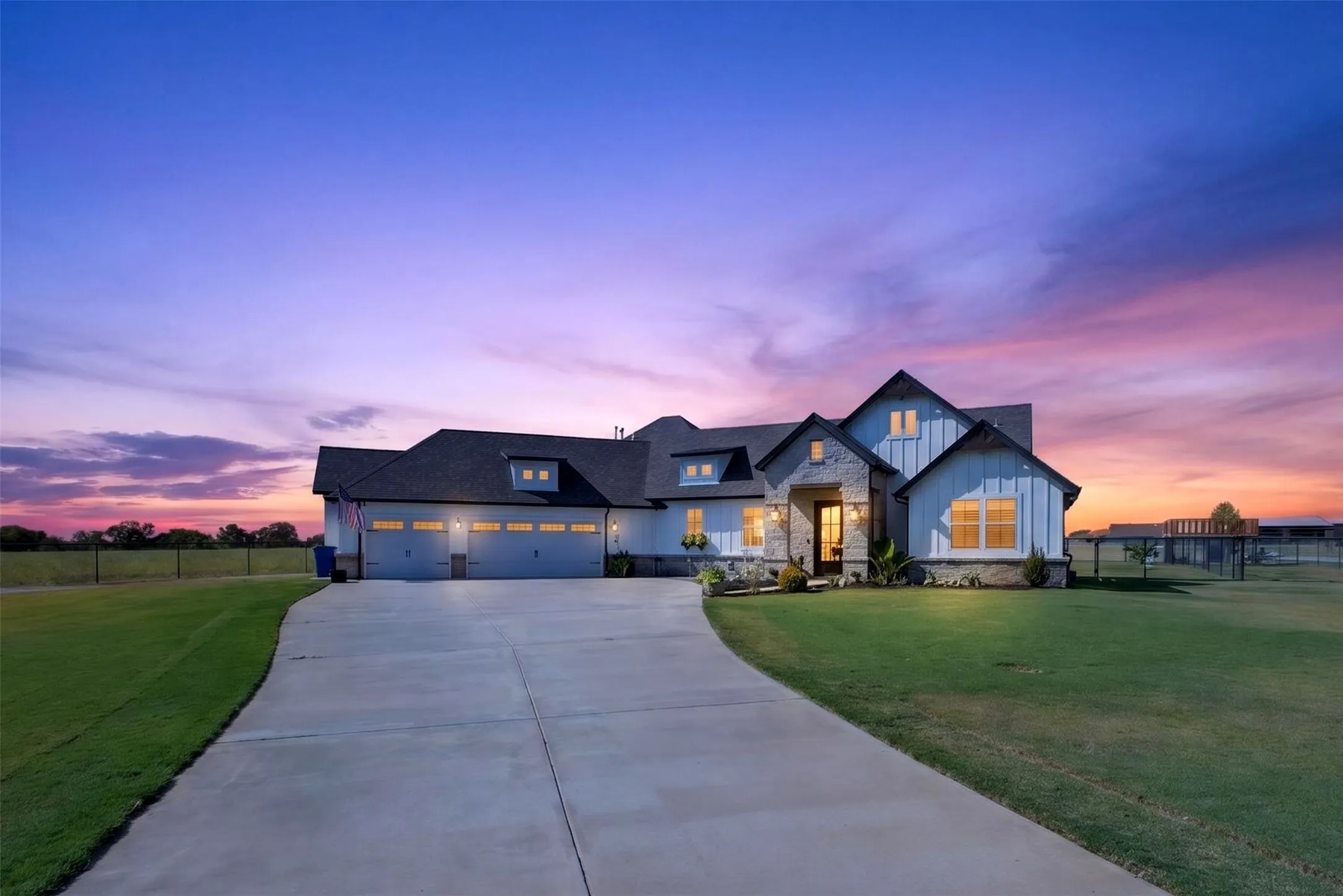 Single Family Residence For Sale in Johnson County , 228 Chambers Creek Trail, Alvarado, Texas 76009, 3 Bedroom, 2 Bathroom, 3 Garage spaces, 1,910 Sqft, built in 2021, mls#21397270, Real Estate Agent in Alvarado, Homes For Sale in Johnson county, Homes For Sale in Alvarado, Realtor in Alvarado Texas, Real Estate Brokerage Independent Realty Texas, Luminita Cordes Realtor
