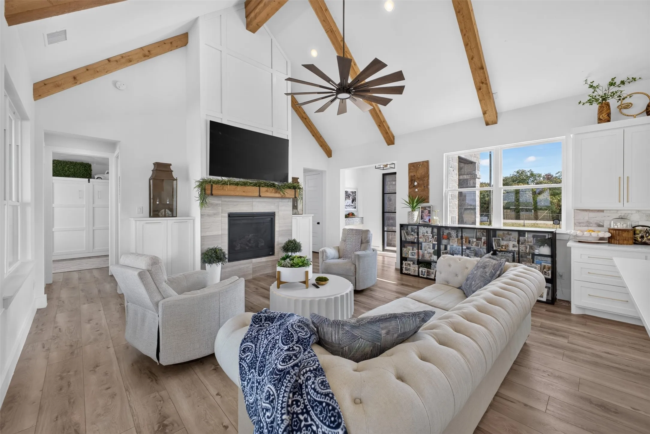 Single Family Residence For Sale in Johnson County , 228 Chambers Creek Trail, Alvarado, Texas 76009, 3 Bedroom, 2 Bathroom, 3 Garage spaces, 1,910 Sqft, built in 2021, mls#21397270, Real Estate Agent in Alvarado, Homes For Sale in Johnson county, Homes For Sale in Alvarado, Realtor in Alvarado Texas, Real Estate Brokerage Independent Realty Texas, Luminita Cordes Realtor