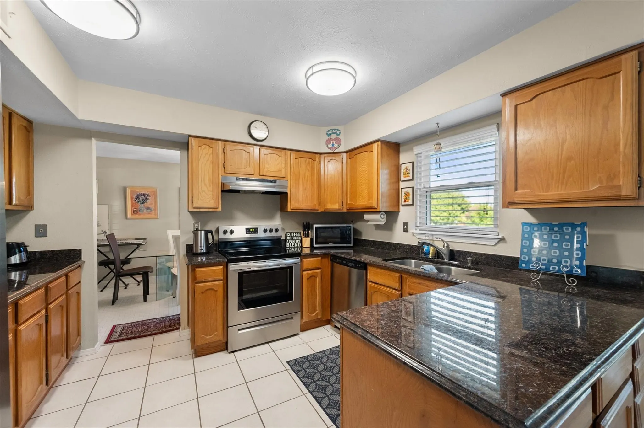 Single Family Residence For Sale in Tarrant County , 2215 Villanova Street, Arlington, Texas 76018, 3 Bedroom, 3 Bathroom, 2 Garage spaces, 1,892 Sqft, built in 1984, mls#21404443, Real Estate Agent in Arlington, Homes For Sale in Tarrant county, Homes For Sale in Arlington, Realtor in Arlington Texas, Real Estate Brokerage Independent Realty Texas, Luminita Cordes Realtor