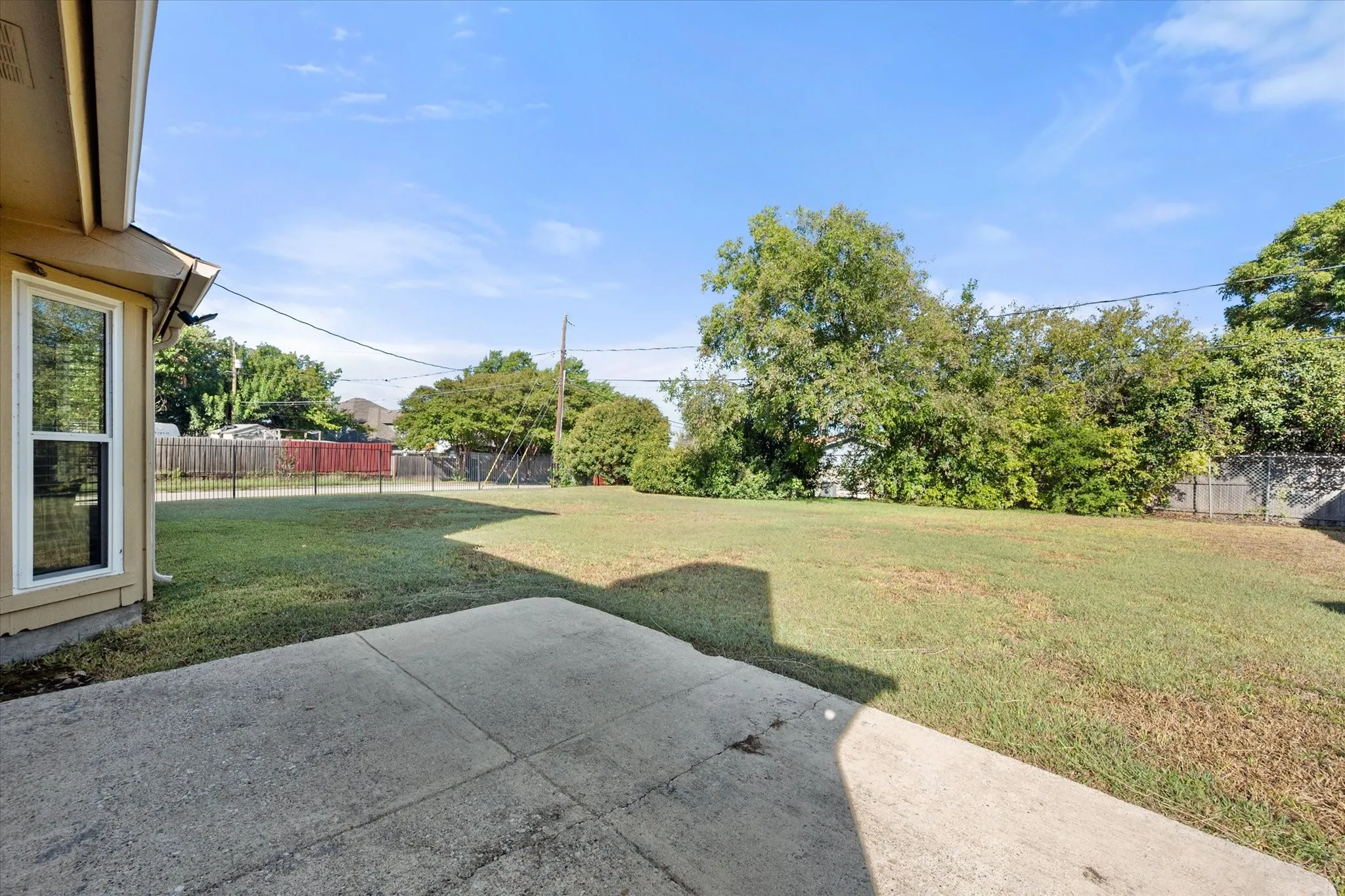 Single Family Residence For Sale in Tarrant County , 2215 Villanova Street, Arlington, Texas 76018, 3 Bedroom, 3 Bathroom, 2 Garage spaces, 1,892 Sqft, built in 1984, mls#21404443, Real Estate Agent in Arlington, Homes For Sale in Tarrant county, Homes For Sale in Arlington, Realtor in Arlington Texas, Real Estate Brokerage Independent Realty Texas, Luminita Cordes Realtor