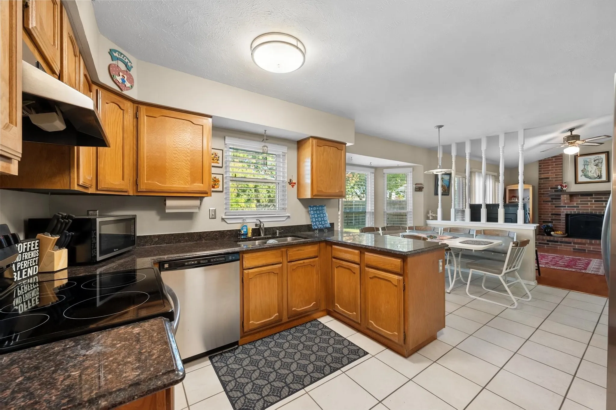 Single Family Residence For Sale in Tarrant County , 2215 Villanova Street, Arlington, Texas 76018, 3 Bedroom, 3 Bathroom, 2 Garage spaces, 1,892 Sqft, built in 1984, mls#21404443, Real Estate Agent in Arlington, Homes For Sale in Tarrant county, Homes For Sale in Arlington, Realtor in Arlington Texas, Real Estate Brokerage Independent Realty Texas, Luminita Cordes Realtor