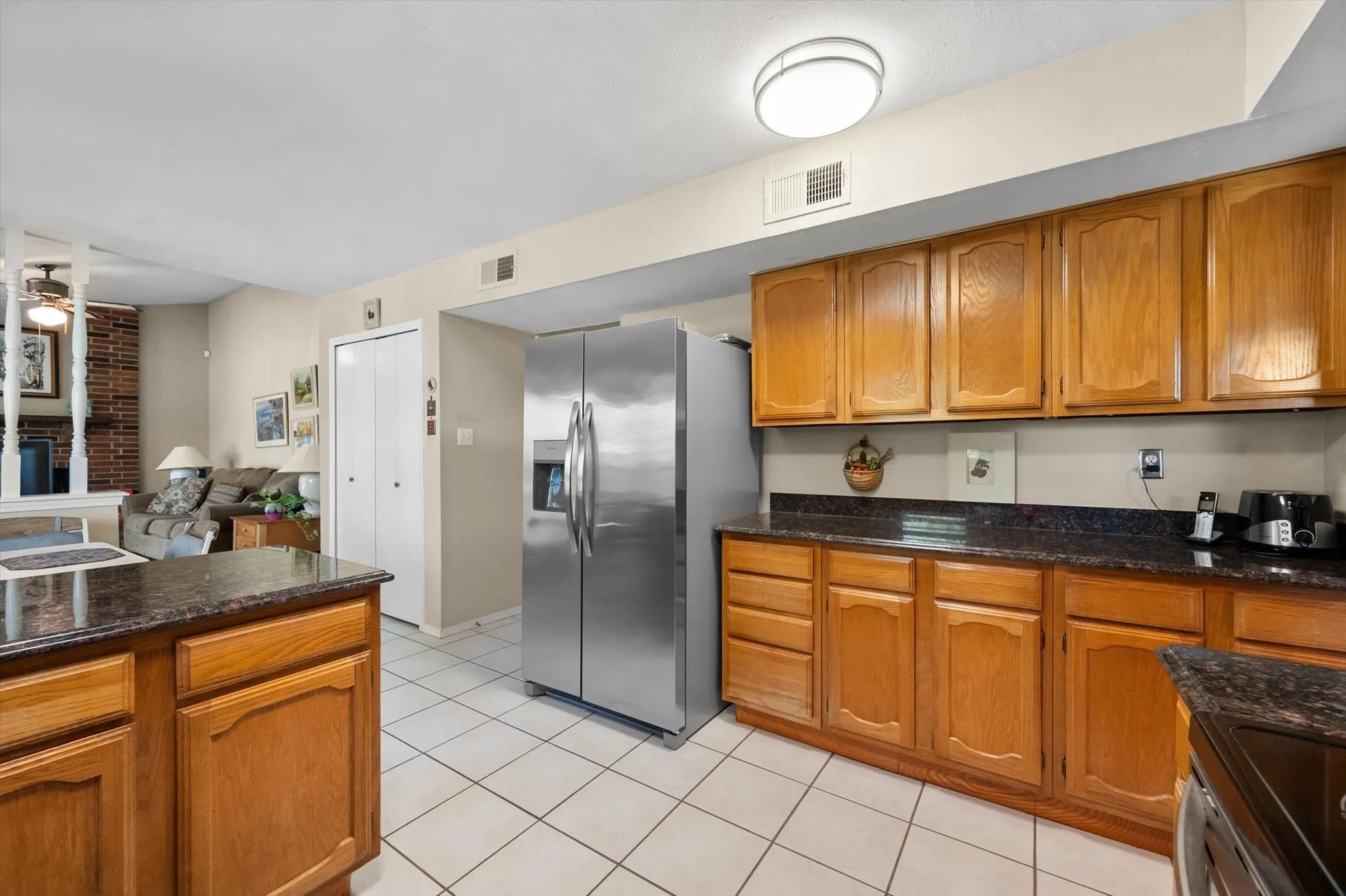 Single Family Residence For Sale in Tarrant County , 2215 Villanova Street, Arlington, Texas 76018, 3 Bedroom, 3 Bathroom, 2 Garage spaces, 1,892 Sqft, built in 1984, mls#21404443, Real Estate Agent in Arlington, Homes For Sale in Tarrant county, Homes For Sale in Arlington, Realtor in Arlington Texas, Real Estate Brokerage Independent Realty Texas, Luminita Cordes Realtor