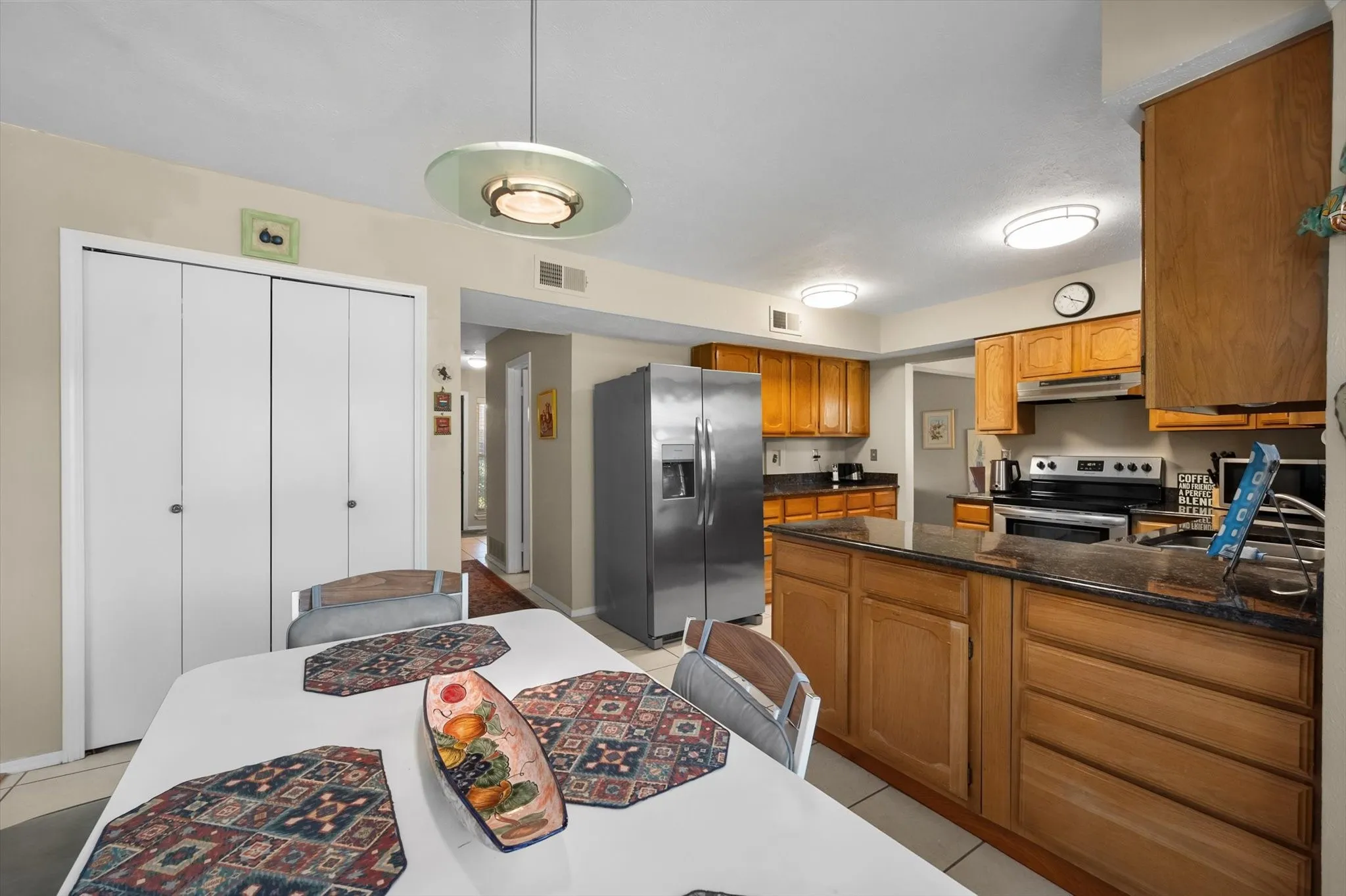 Single Family Residence For Sale in Tarrant County , 2215 Villanova Street, Arlington, Texas 76018, 3 Bedroom, 3 Bathroom, 2 Garage spaces, 1,892 Sqft, built in 1984, mls#21404443, Real Estate Agent in Arlington, Homes For Sale in Tarrant county, Homes For Sale in Arlington, Realtor in Arlington Texas, Real Estate Brokerage Independent Realty Texas, Luminita Cordes Realtor