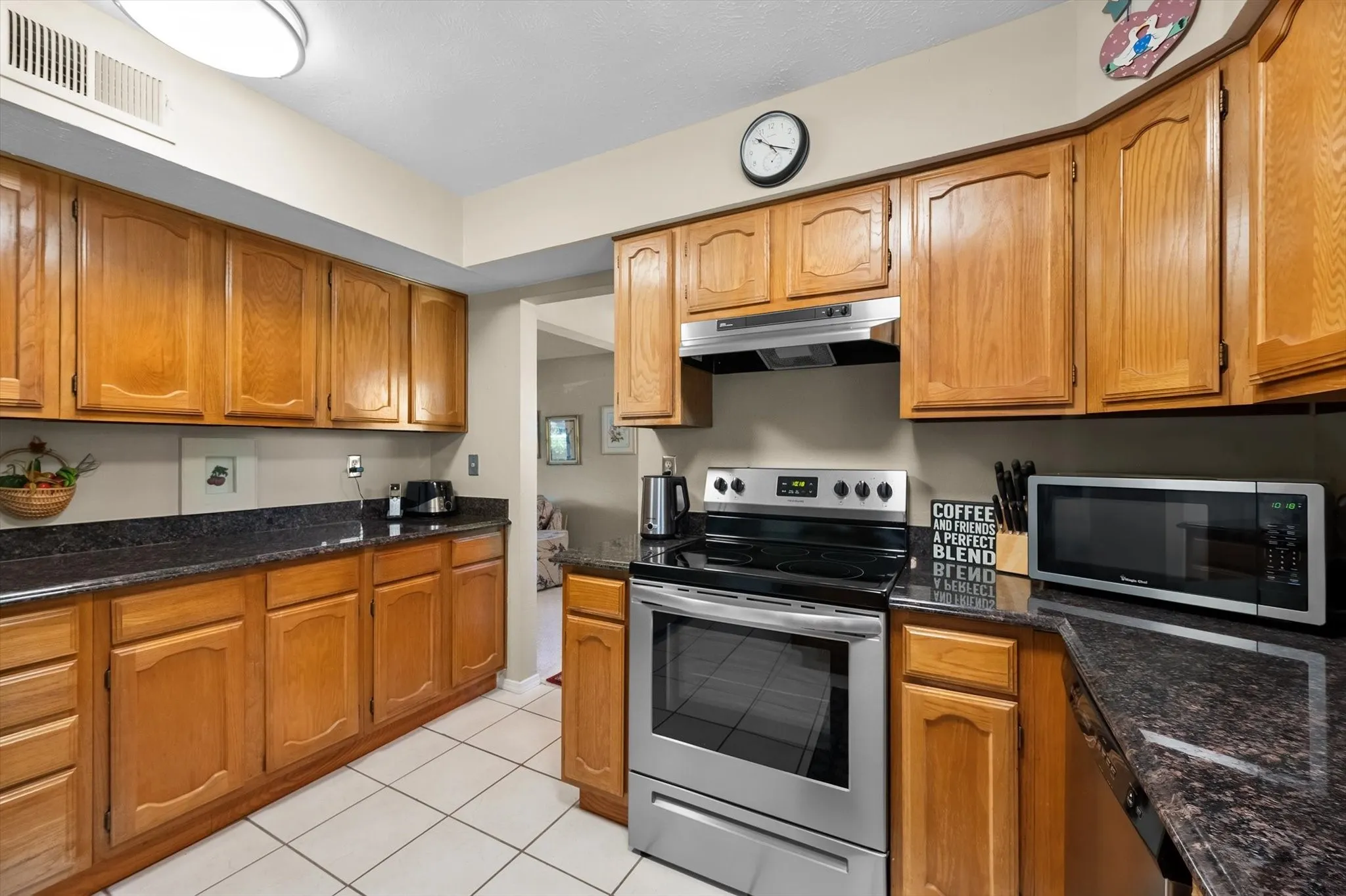 Single Family Residence For Sale in Tarrant County , 2215 Villanova Street, Arlington, Texas 76018, 3 Bedroom, 3 Bathroom, 2 Garage spaces, 1,892 Sqft, built in 1984, mls#21404443, Real Estate Agent in Arlington, Homes For Sale in Tarrant county, Homes For Sale in Arlington, Realtor in Arlington Texas, Real Estate Brokerage Independent Realty Texas, Luminita Cordes Realtor