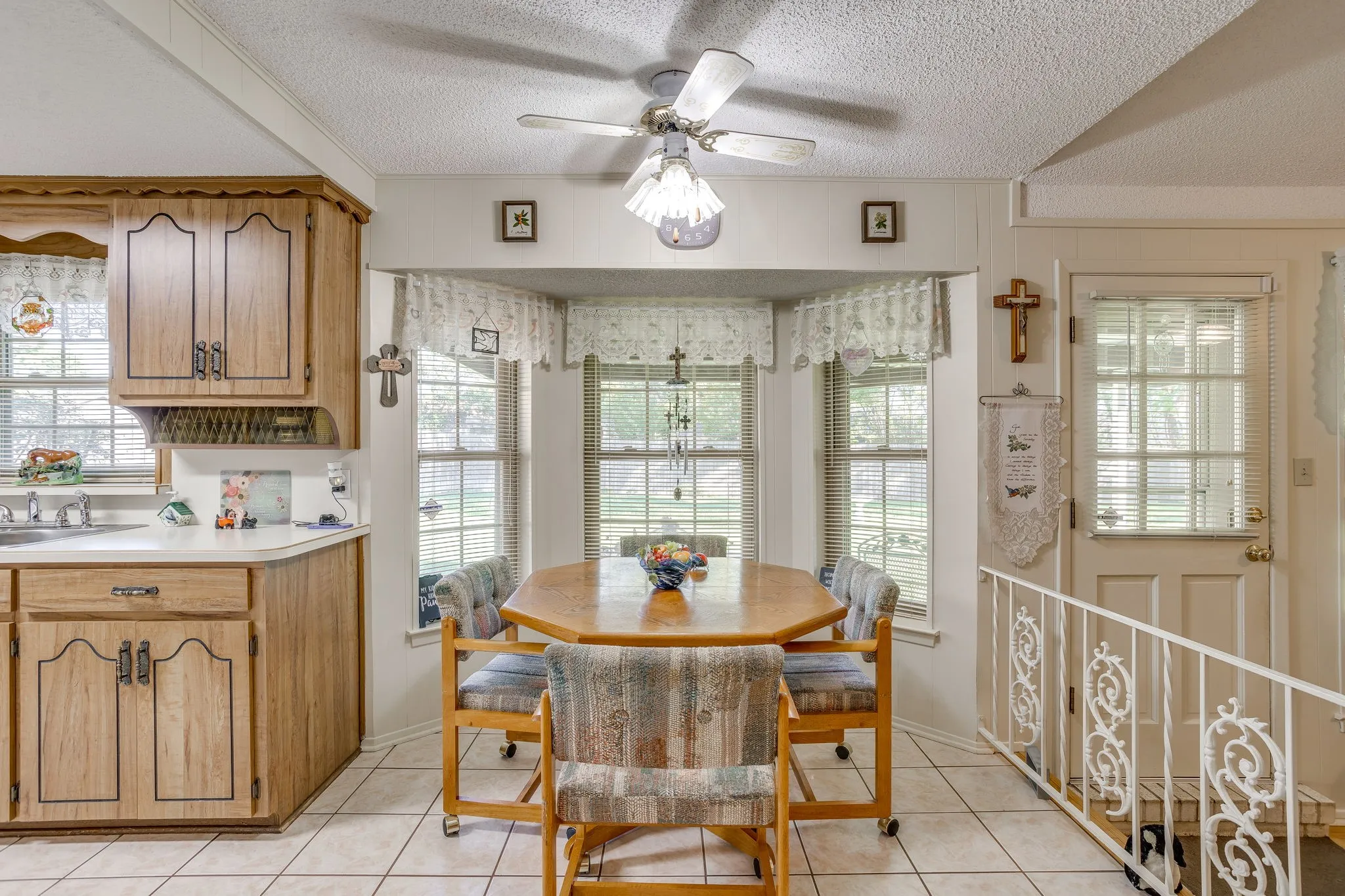 Single Family Residence For Sale in Tarrant County , 1512 Lamplighter Lane, Edgecliff Village, Texas 76134, 3 Bedroom, 2 Bathroom, 2 Garage spaces, 1,618 Sqft, built in 1971, mls#21405354, Real Estate Agent in Edgecliff Village, Homes For Sale in Tarrant county, Homes For Sale in Edgecliff Village, Realtor in Edgecliff Village Texas, Real Estate Brokerage Independent Realty Texas, Luminita Cordes Realtor