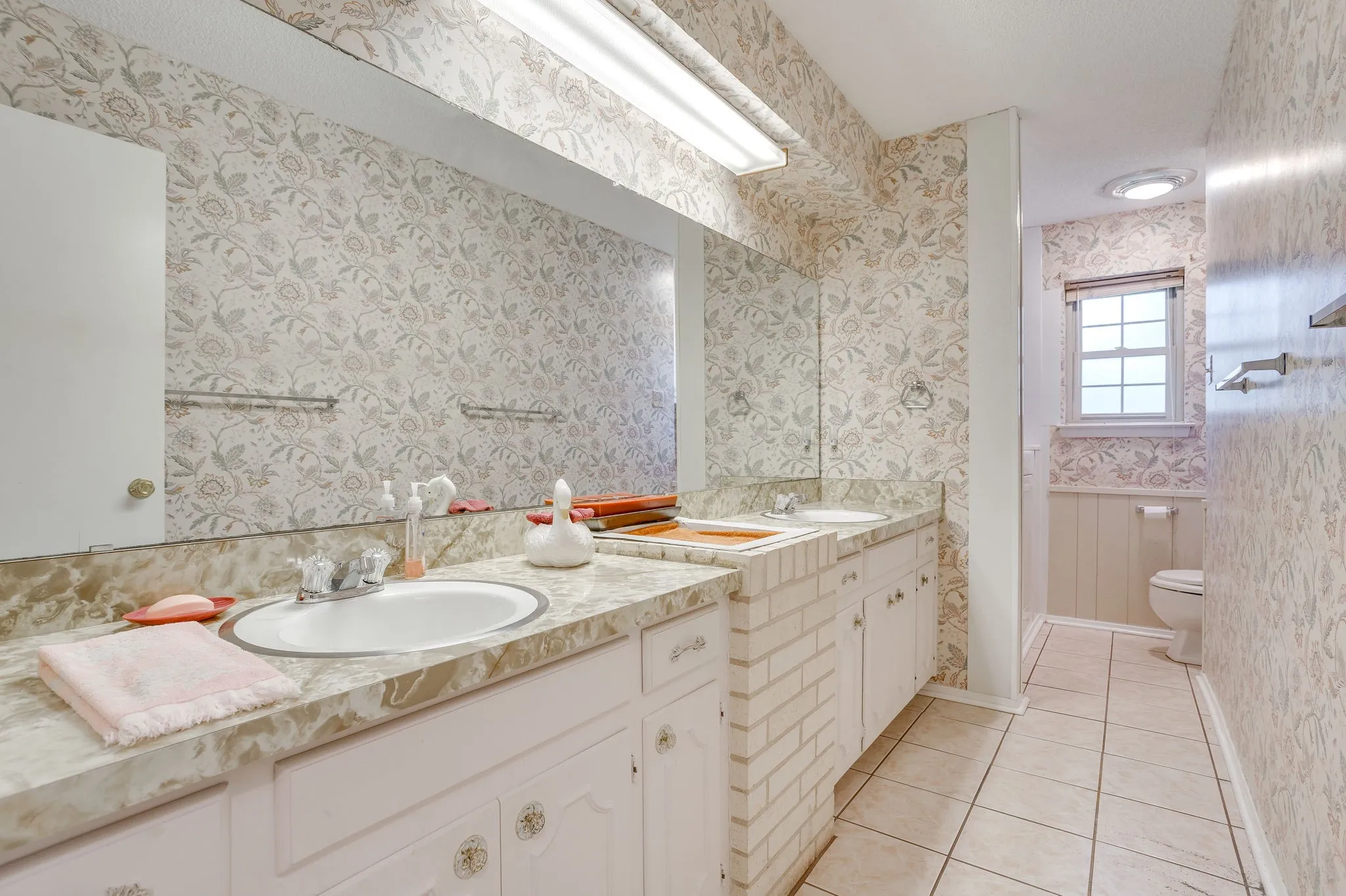 Single Family Residence For Sale in Tarrant County , 1512 Lamplighter Lane, Edgecliff Village, Texas 76134, 3 Bedroom, 2 Bathroom, 2 Garage spaces, 1,618 Sqft, built in 1971, mls#21405354, Real Estate Agent in Edgecliff Village, Homes For Sale in Tarrant county, Homes For Sale in Edgecliff Village, Realtor in Edgecliff Village Texas, Real Estate Brokerage Independent Realty Texas, Luminita Cordes Realtor