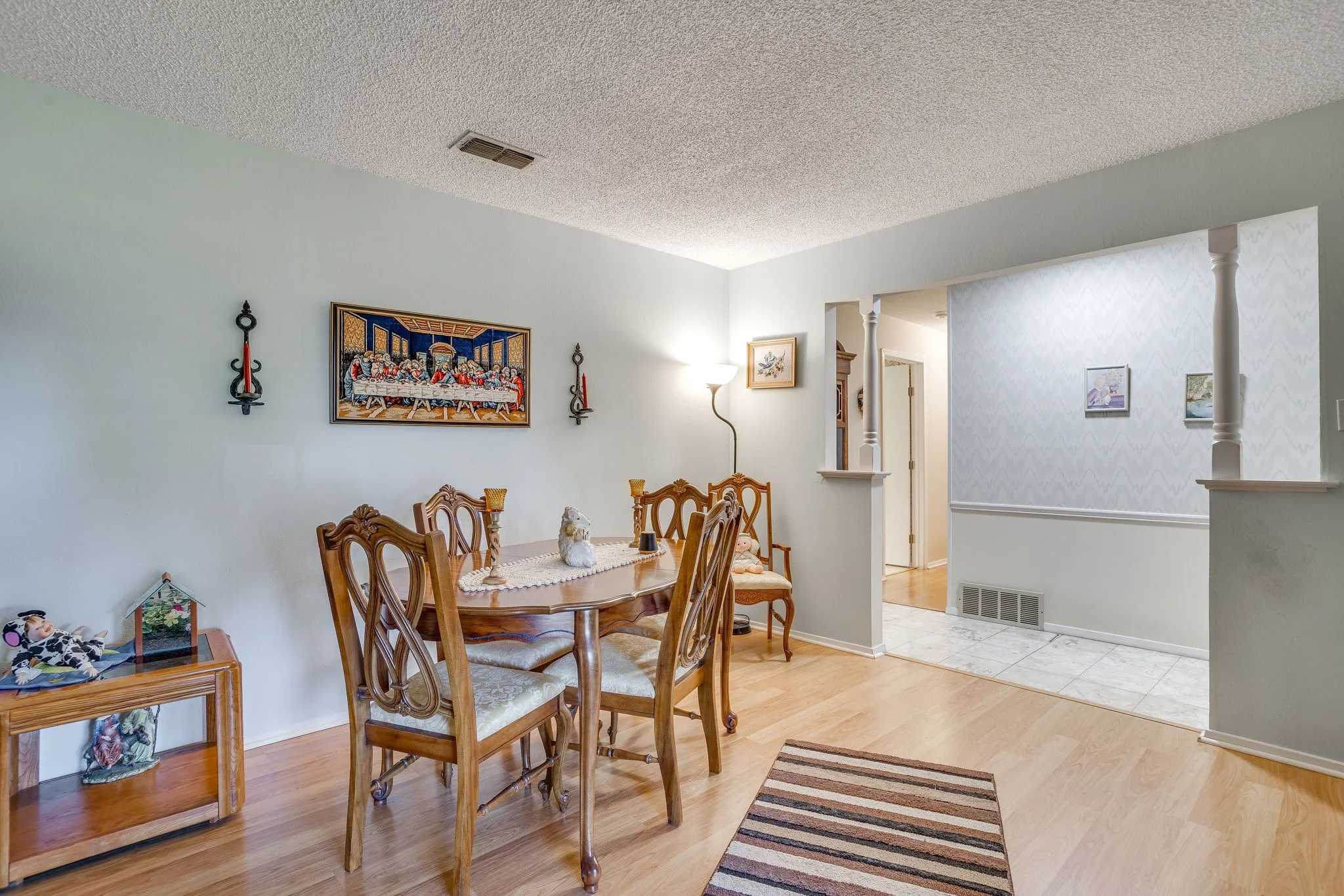 Single Family Residence For Sale in Tarrant County , 1512 Lamplighter Lane, Edgecliff Village, Texas 76134, 3 Bedroom, 2 Bathroom, 2 Garage spaces, 1,618 Sqft, built in 1971, mls#21405354, Real Estate Agent in Edgecliff Village, Homes For Sale in Tarrant county, Homes For Sale in Edgecliff Village, Realtor in Edgecliff Village Texas, Real Estate Brokerage Independent Realty Texas, Luminita Cordes Realtor