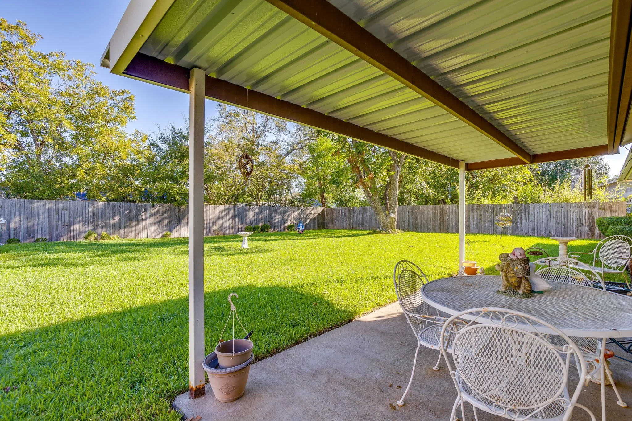 Single Family Residence For Sale in Tarrant County , 1512 Lamplighter Lane, Edgecliff Village, Texas 76134, 3 Bedroom, 2 Bathroom, 2 Garage spaces, 1,618 Sqft, built in 1971, mls#21405354, Real Estate Agent in Edgecliff Village, Homes For Sale in Tarrant county, Homes For Sale in Edgecliff Village, Realtor in Edgecliff Village Texas, Real Estate Brokerage Independent Realty Texas, Luminita Cordes Realtor