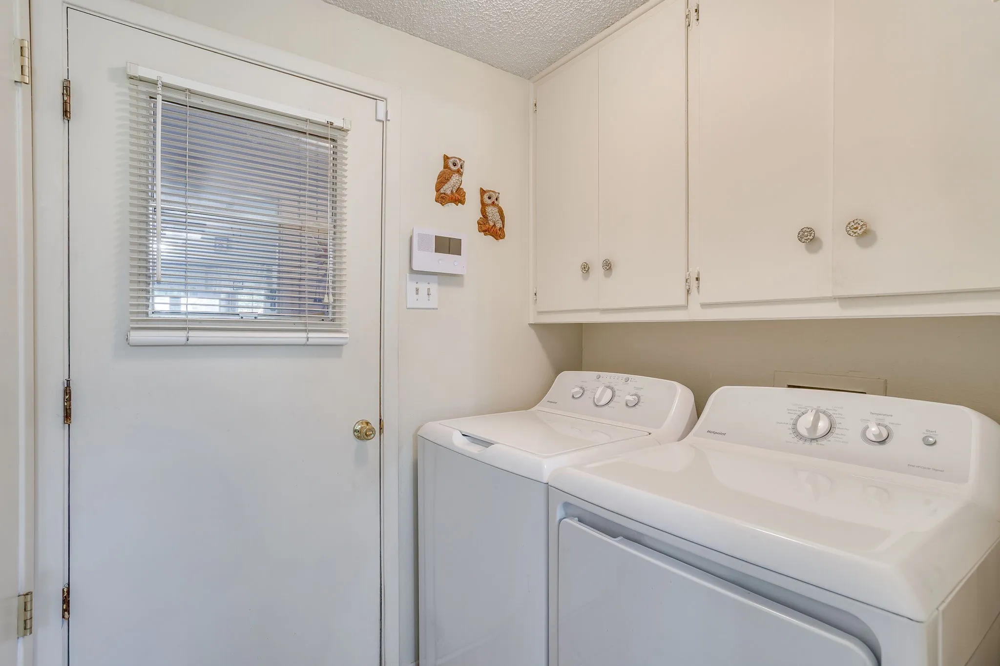 Single Family Residence For Sale in Tarrant County , 1512 Lamplighter Lane, Edgecliff Village, Texas 76134, 3 Bedroom, 2 Bathroom, 2 Garage spaces, 1,618 Sqft, built in 1971, mls#21405354, Real Estate Agent in Edgecliff Village, Homes For Sale in Tarrant county, Homes For Sale in Edgecliff Village, Realtor in Edgecliff Village Texas, Real Estate Brokerage Independent Realty Texas, Luminita Cordes Realtor