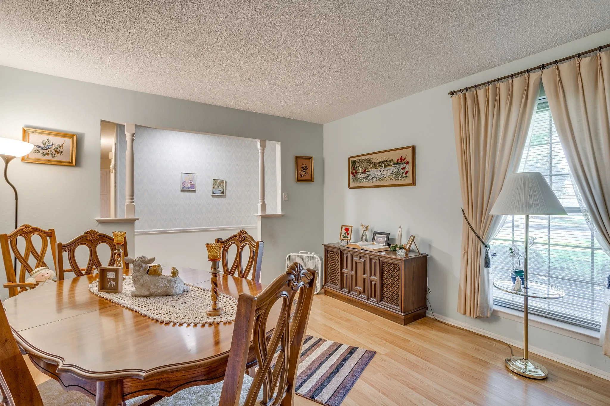 Single Family Residence For Sale in Tarrant County , 1512 Lamplighter Lane, Edgecliff Village, Texas 76134, 3 Bedroom, 2 Bathroom, 2 Garage spaces, 1,618 Sqft, built in 1971, mls#21405354, Real Estate Agent in Edgecliff Village, Homes For Sale in Tarrant county, Homes For Sale in Edgecliff Village, Realtor in Edgecliff Village Texas, Real Estate Brokerage Independent Realty Texas, Luminita Cordes Realtor