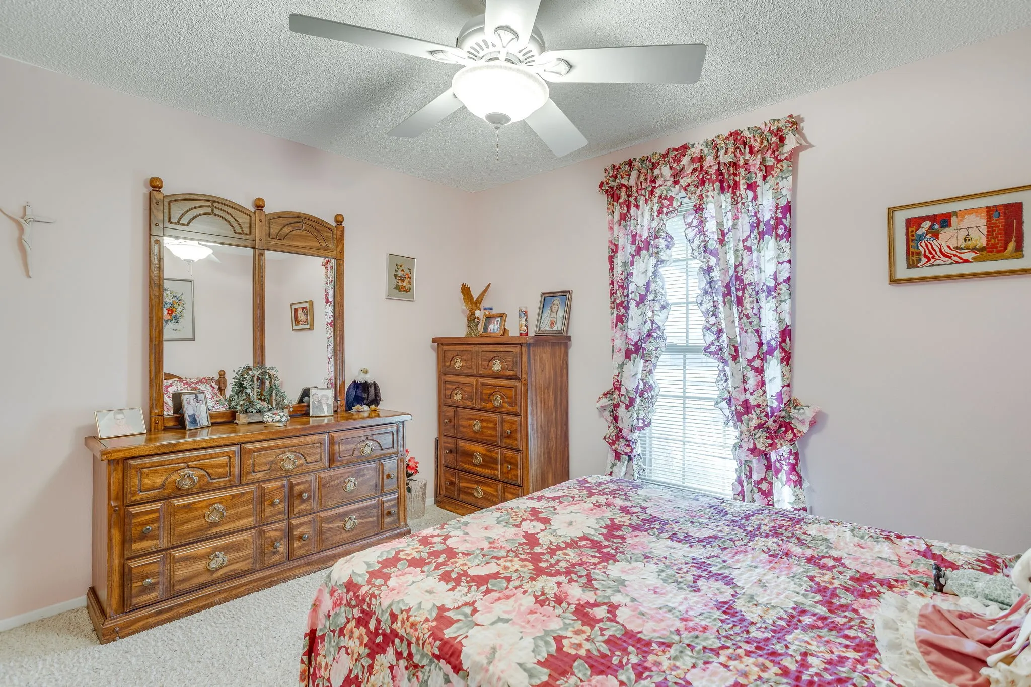 Single Family Residence For Sale in Tarrant County , 1512 Lamplighter Lane, Edgecliff Village, Texas 76134, 3 Bedroom, 2 Bathroom, 2 Garage spaces, 1,618 Sqft, built in 1971, mls#21405354, Real Estate Agent in Edgecliff Village, Homes For Sale in Tarrant county, Homes For Sale in Edgecliff Village, Realtor in Edgecliff Village Texas, Real Estate Brokerage Independent Realty Texas, Luminita Cordes Realtor