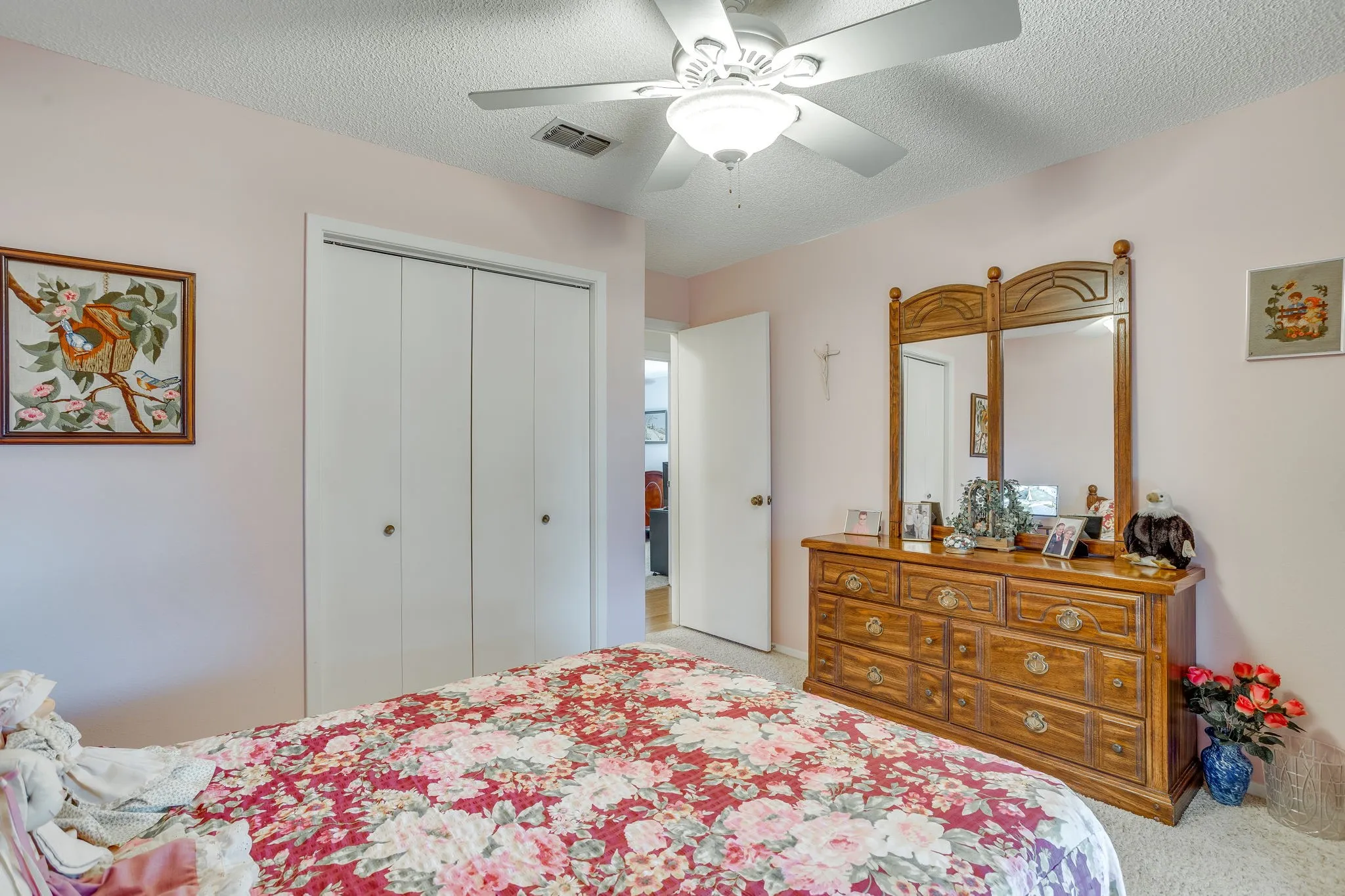 Single Family Residence For Sale in Tarrant County , 1512 Lamplighter Lane, Edgecliff Village, Texas 76134, 3 Bedroom, 2 Bathroom, 2 Garage spaces, 1,618 Sqft, built in 1971, mls#21405354, Real Estate Agent in Edgecliff Village, Homes For Sale in Tarrant county, Homes For Sale in Edgecliff Village, Realtor in Edgecliff Village Texas, Real Estate Brokerage Independent Realty Texas, Luminita Cordes Realtor
