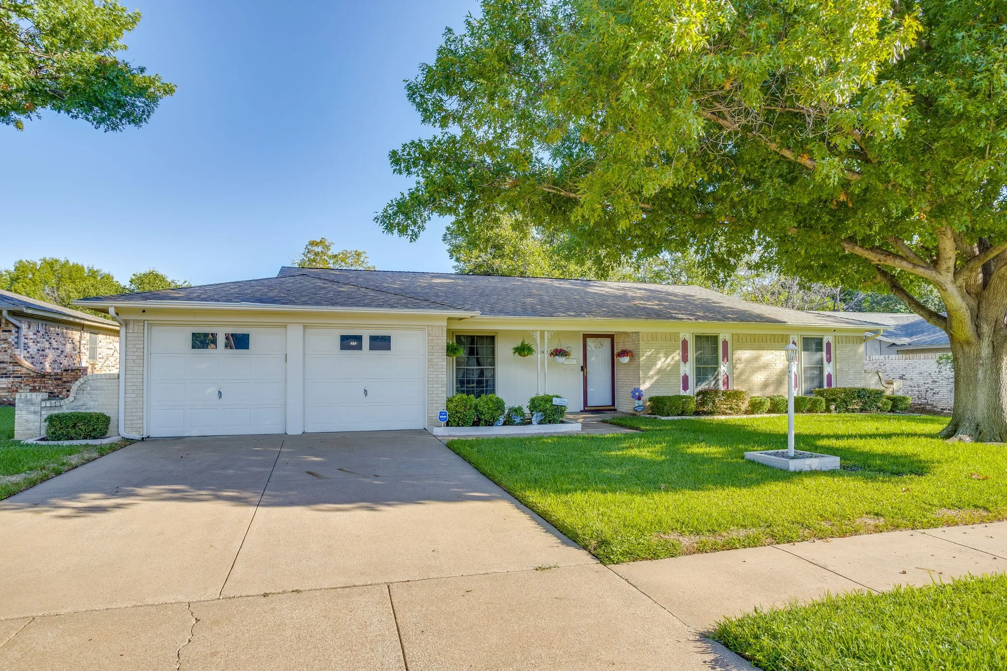 Single Family Residence For Sale in Tarrant County , 1512 Lamplighter Lane, Edgecliff Village, Texas 76134, 3 Bedroom, 2 Bathroom, 2 Garage spaces, 1,618 Sqft, built in 1971, mls#21405354, Real Estate Agent in Edgecliff Village, Homes For Sale in Tarrant county, Homes For Sale in Edgecliff Village, Realtor in Edgecliff Village Texas, Real Estate Brokerage Independent Realty Texas, Luminita Cordes Realtor