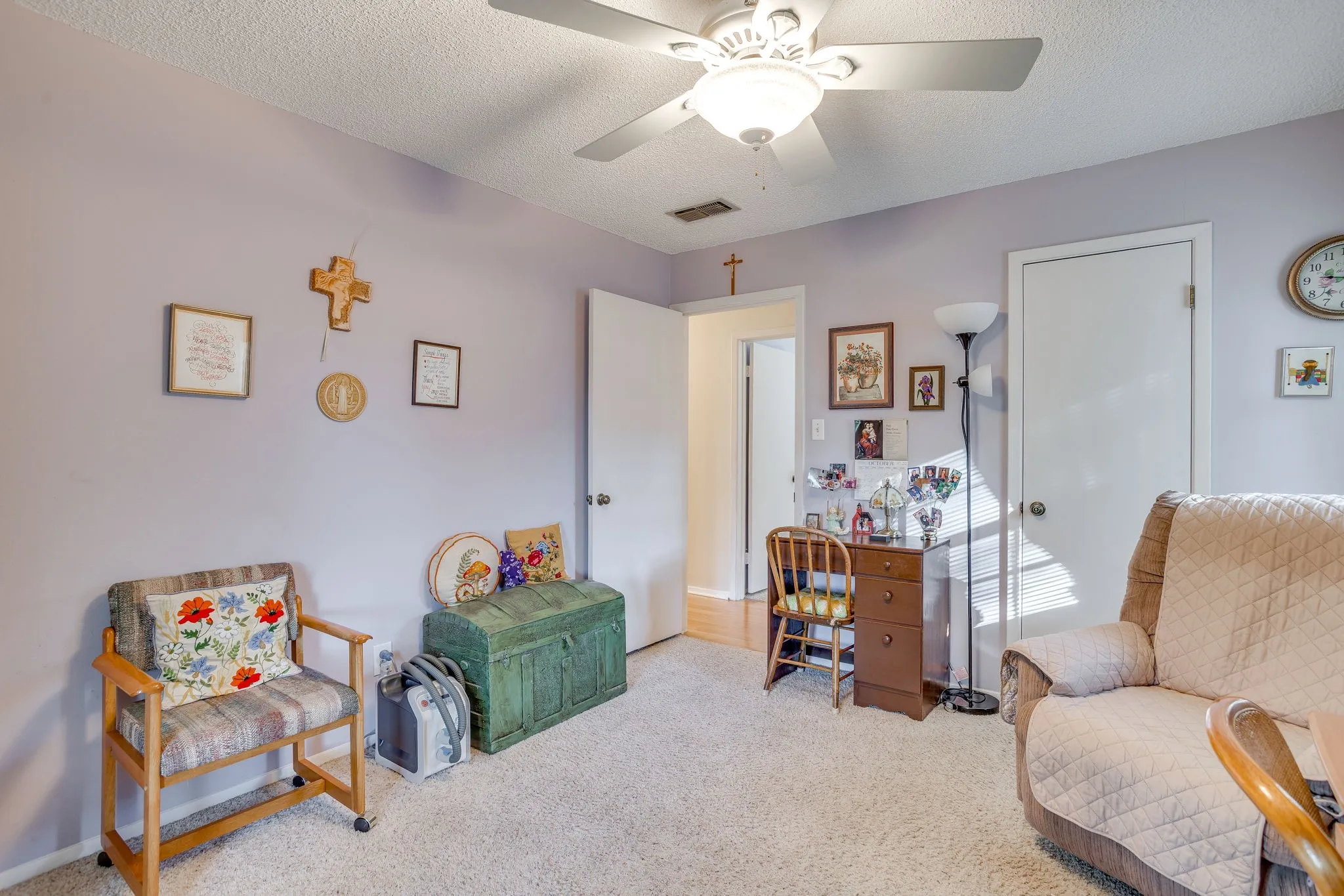 Single Family Residence For Sale in Tarrant County , 1512 Lamplighter Lane, Edgecliff Village, Texas 76134, 3 Bedroom, 2 Bathroom, 2 Garage spaces, 1,618 Sqft, built in 1971, mls#21405354, Real Estate Agent in Edgecliff Village, Homes For Sale in Tarrant county, Homes For Sale in Edgecliff Village, Realtor in Edgecliff Village Texas, Real Estate Brokerage Independent Realty Texas, Luminita Cordes Realtor