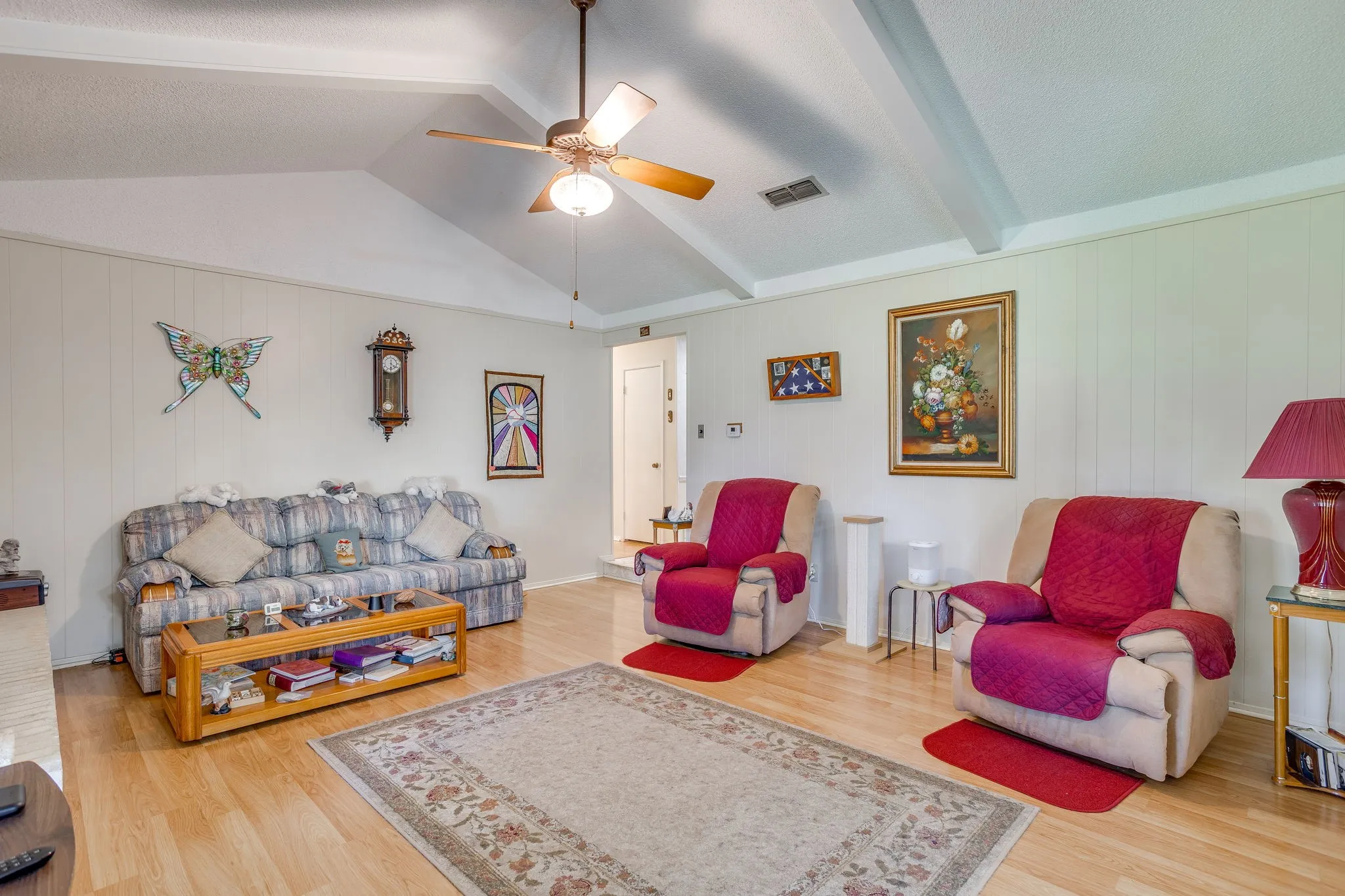 Single Family Residence For Sale in Tarrant County , 1512 Lamplighter Lane, Edgecliff Village, Texas 76134, 3 Bedroom, 2 Bathroom, 2 Garage spaces, 1,618 Sqft, built in 1971, mls#21405354, Real Estate Agent in Edgecliff Village, Homes For Sale in Tarrant county, Homes For Sale in Edgecliff Village, Realtor in Edgecliff Village Texas, Real Estate Brokerage Independent Realty Texas, Luminita Cordes Realtor