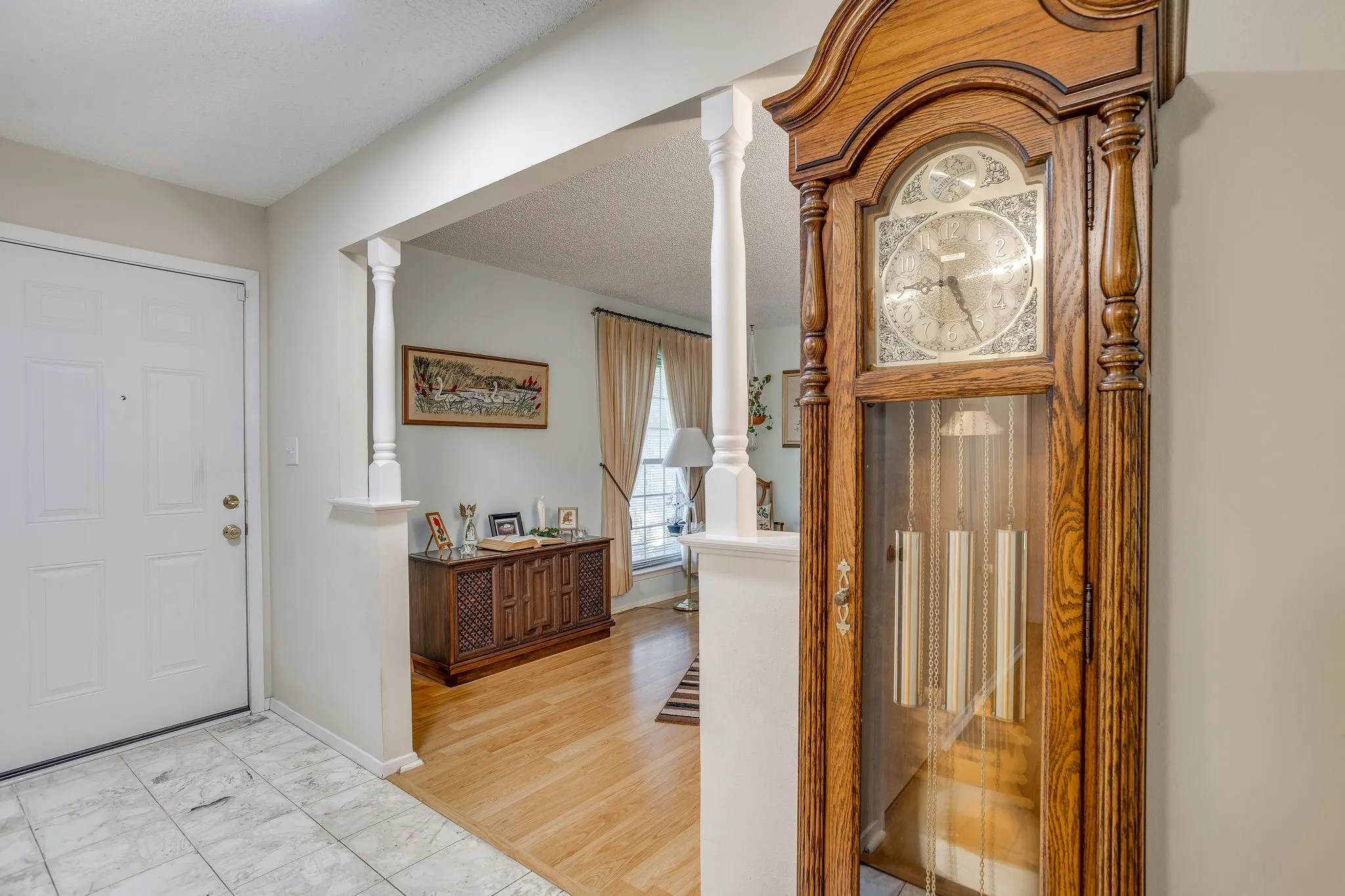 Single Family Residence For Sale in Tarrant County , 1512 Lamplighter Lane, Edgecliff Village, Texas 76134, 3 Bedroom, 2 Bathroom, 2 Garage spaces, 1,618 Sqft, built in 1971, mls#21405354, Real Estate Agent in Edgecliff Village, Homes For Sale in Tarrant county, Homes For Sale in Edgecliff Village, Realtor in Edgecliff Village Texas, Real Estate Brokerage Independent Realty Texas, Luminita Cordes Realtor