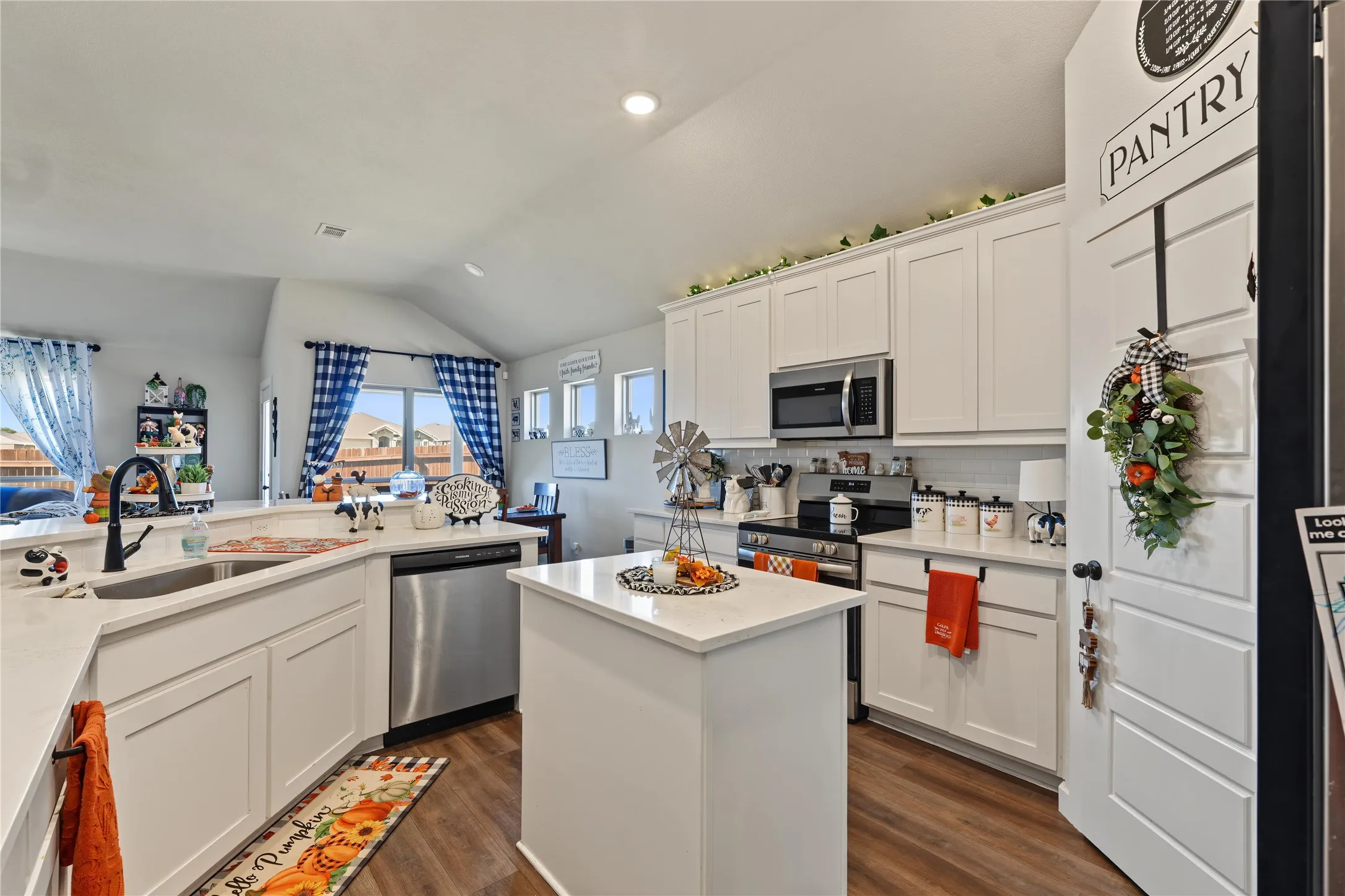 Single Family Residence For Sale in Johnson County , 1400 Quail Creek Drive, Cleburne, Texas 76033, 3 Bedroom, 2 Bathroom, 2 Garage spaces, 1,774 Sqft, built in 2024, mls#21391472, Real Estate Agent in Cleburne, Homes For Sale in Johnson county, Homes For Sale in Cleburne, Realtor in Cleburne Texas, Real Estate Brokerage Independent Realty Texas, Luminita Cordes Realtor